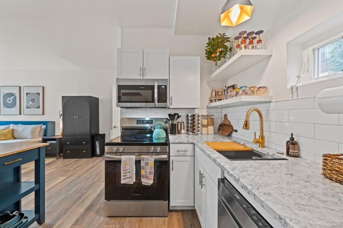 Pet Friendly Downtown Studio! *