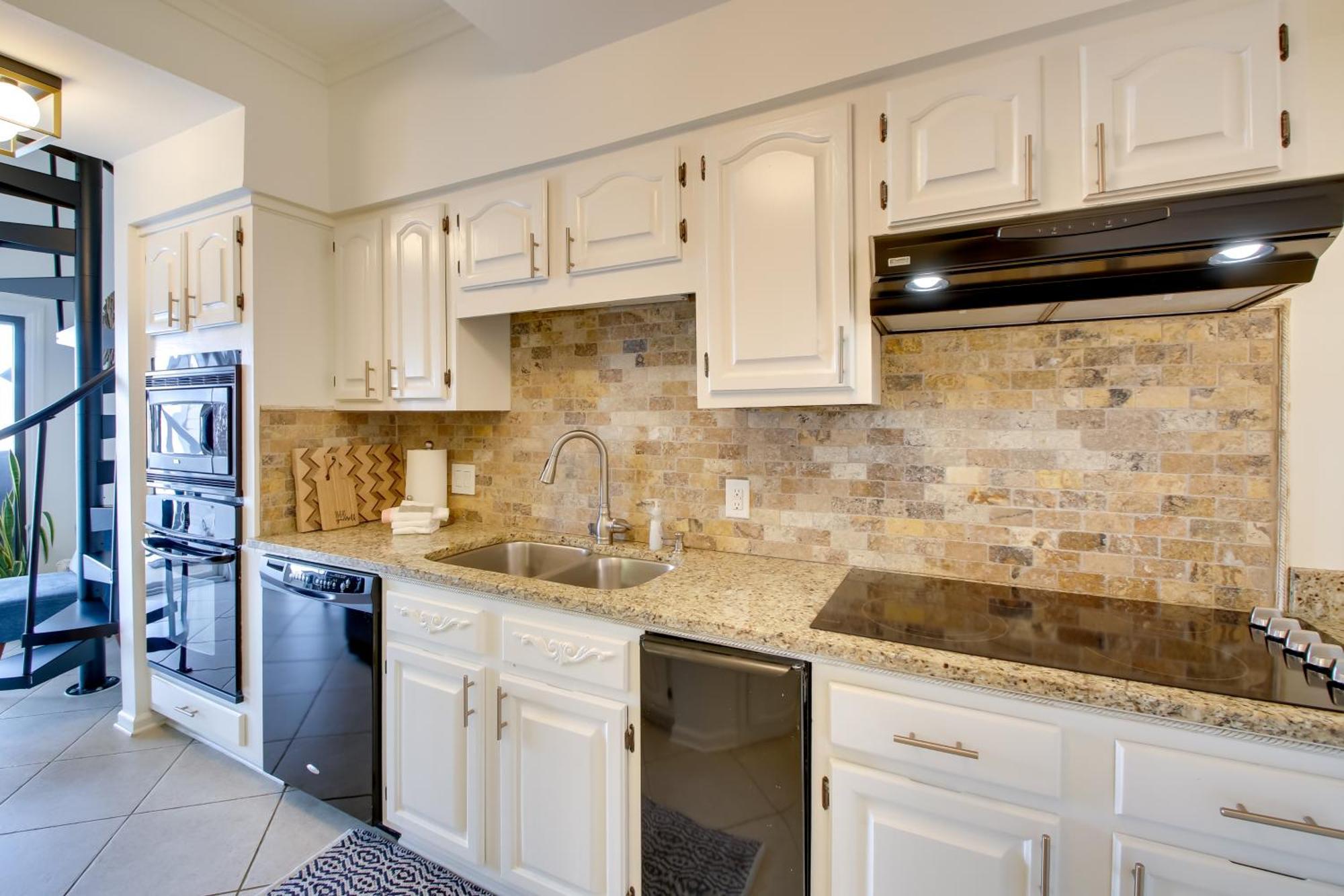 Apartment Million-dollar Views On Hamilton!