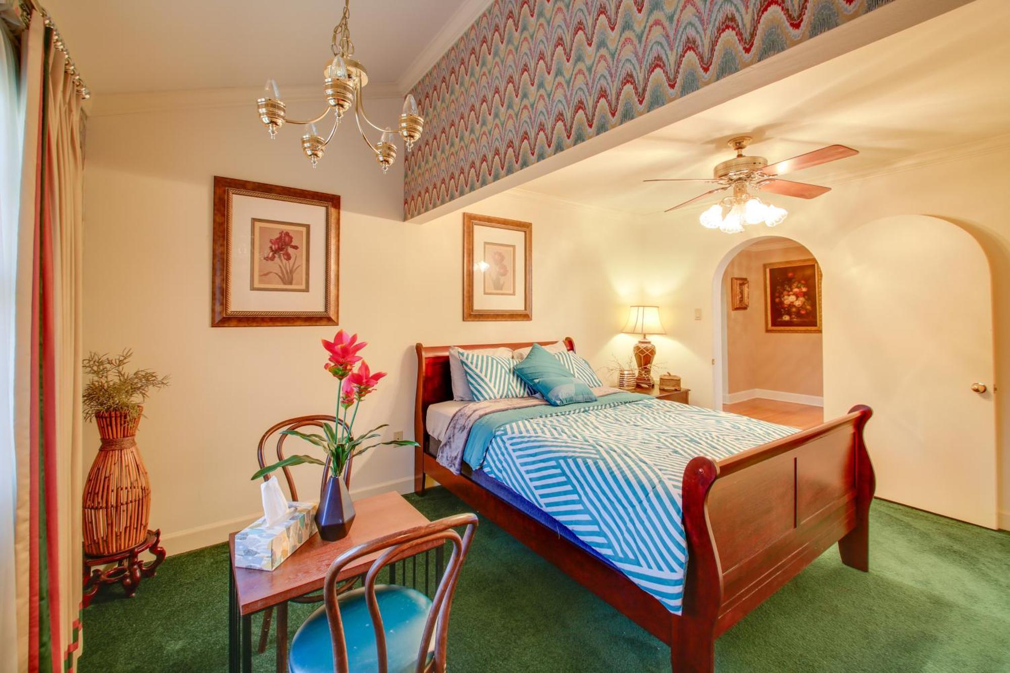 Holiday home With Pool - Half Mile To Oaklawn!