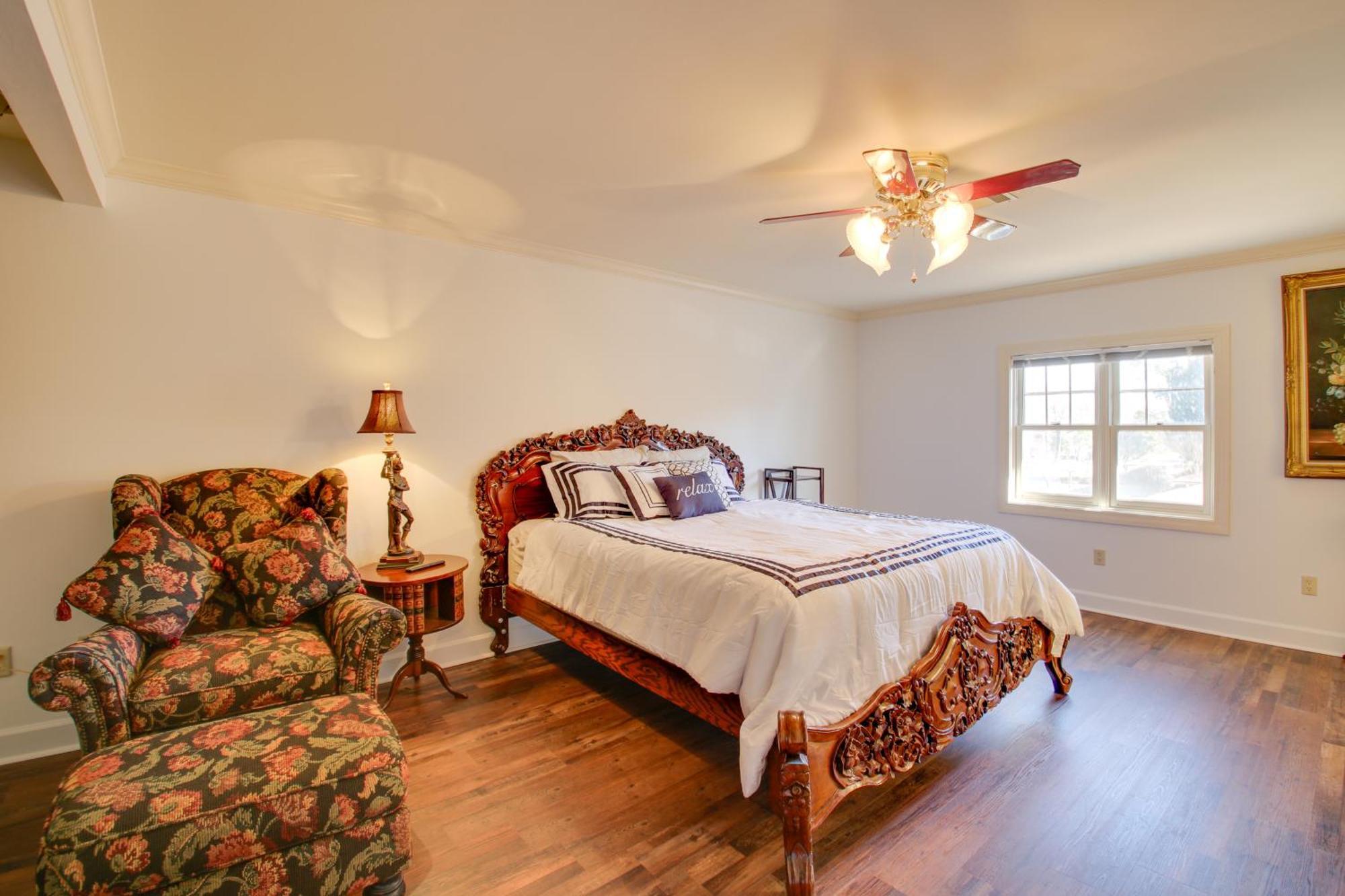 With Pool - Half Mile To Oaklawn! Holiday home Hot Springs