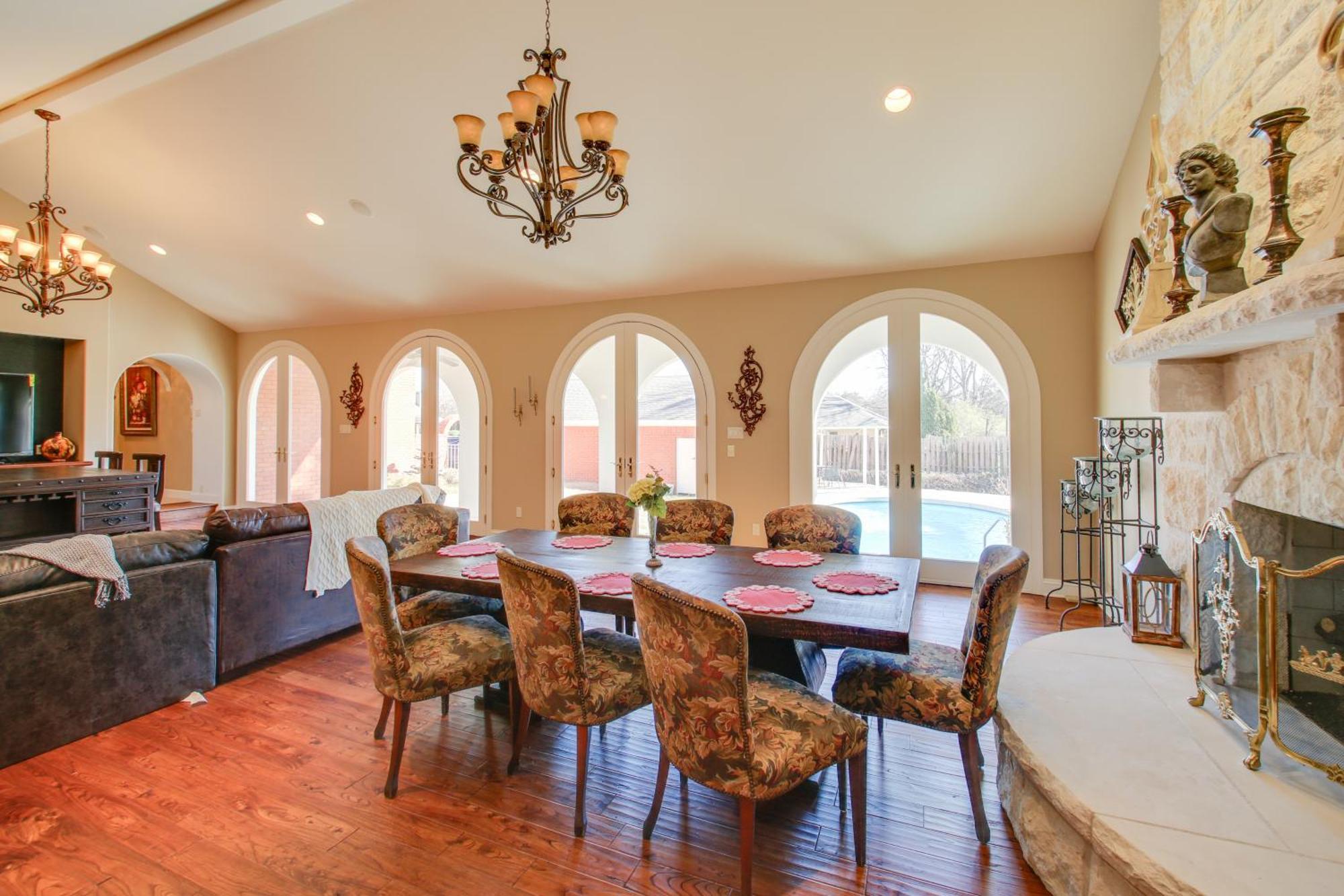 Holiday home With Pool - Half Mile To Oaklawn!