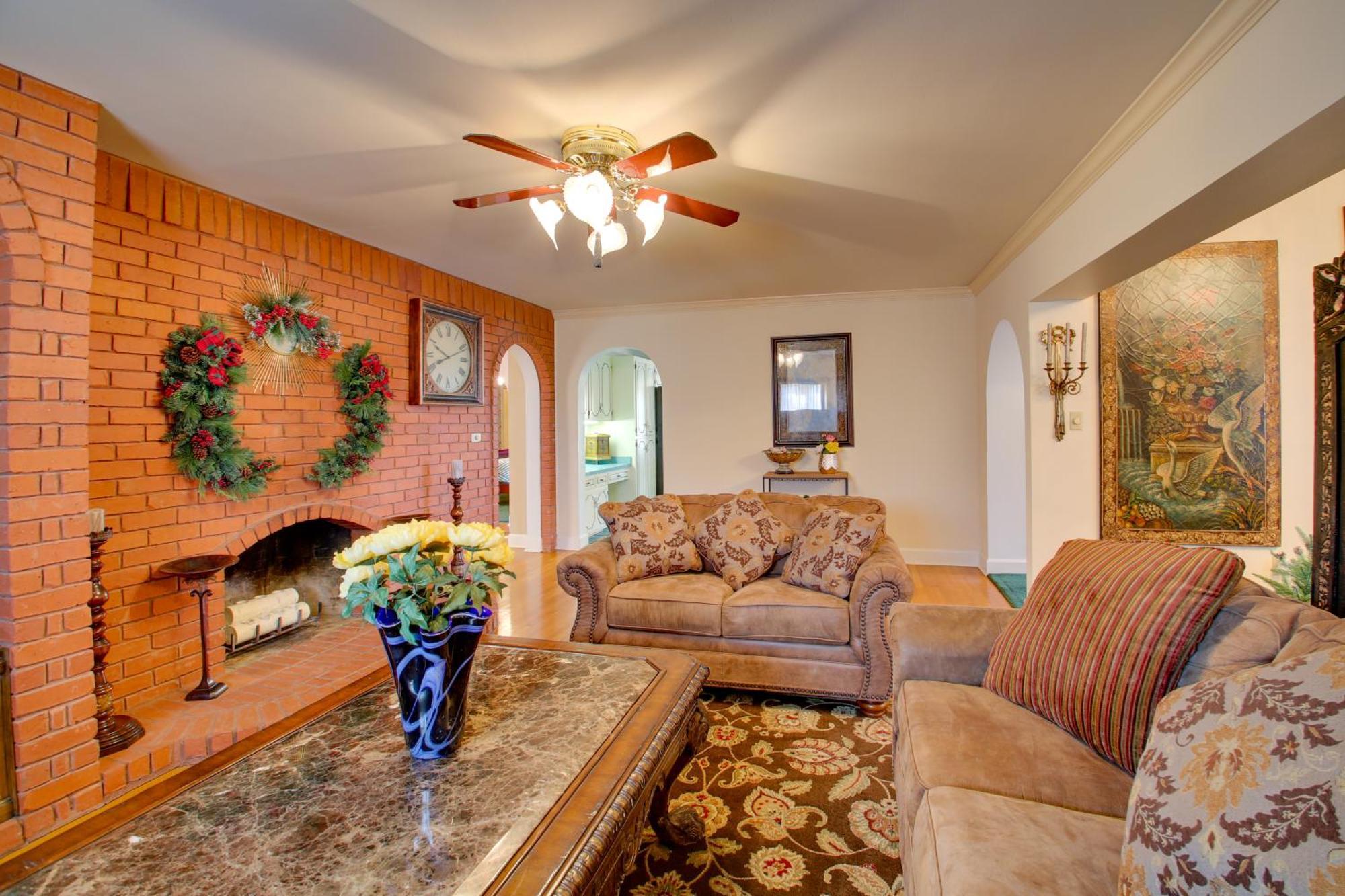 Holiday home With Pool - Half Mile To Oaklawn!