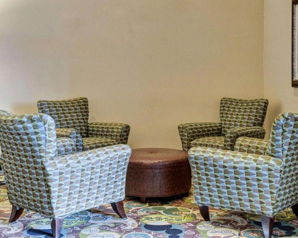 Hotel Comfort Near Park
