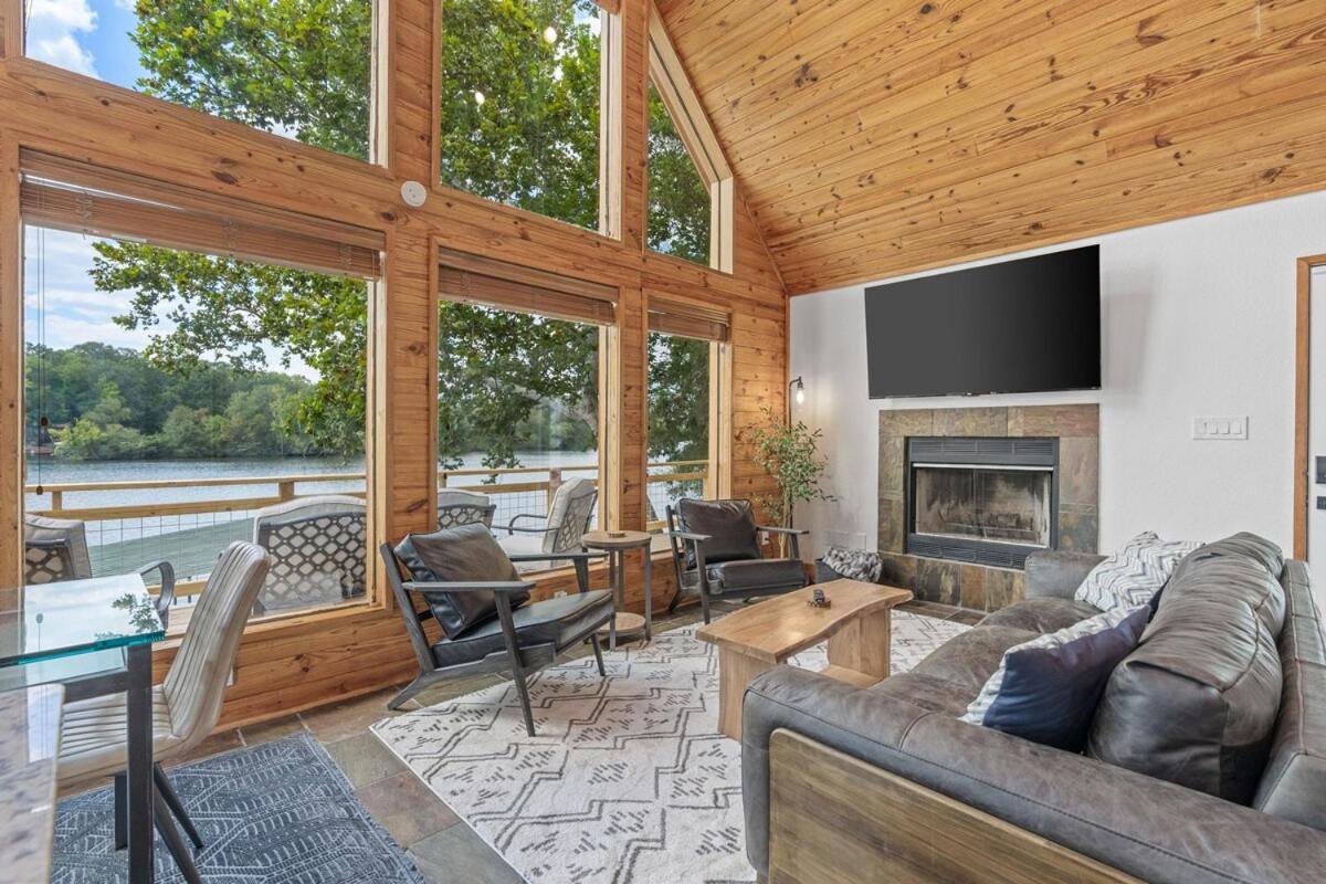 Cozy Lakeside Holiday home Hot Springs