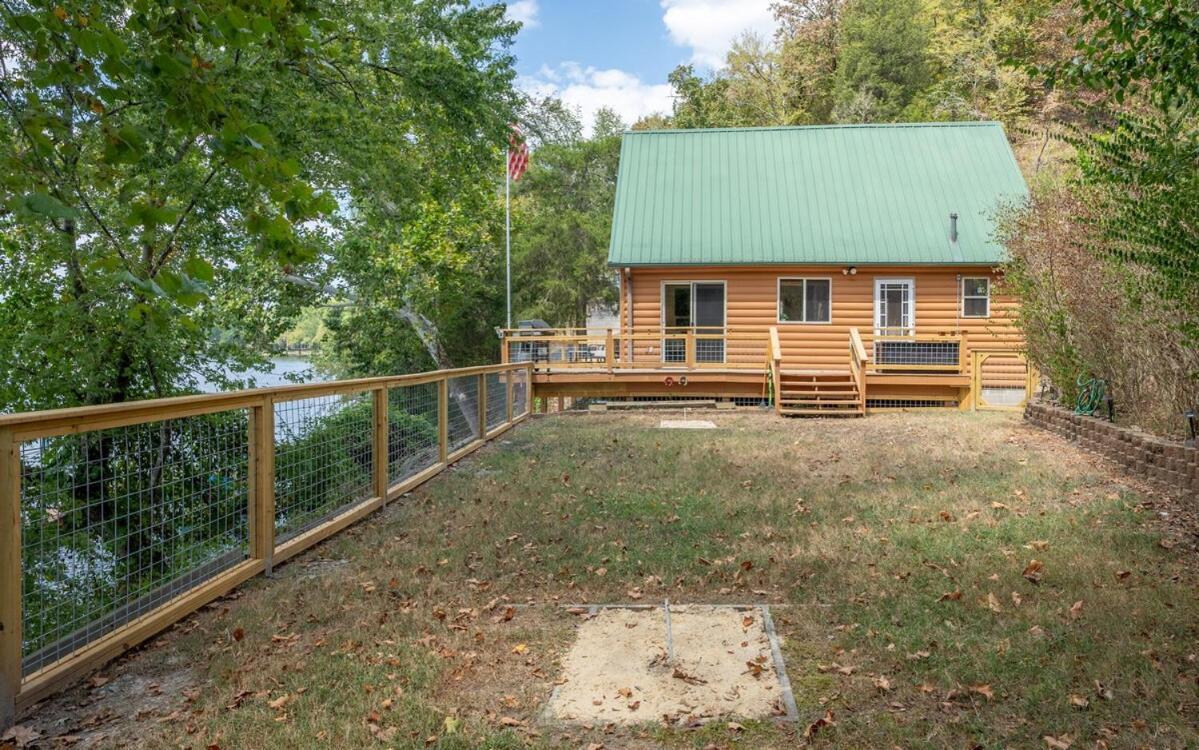 Cozy Lakeside Holiday home *