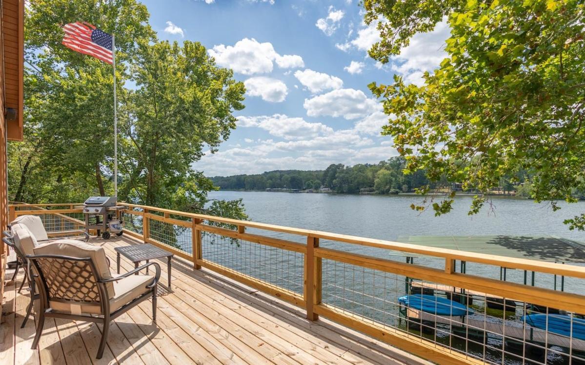 Cozy Lakeside