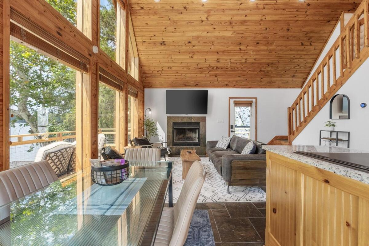 Cozy Lakeside