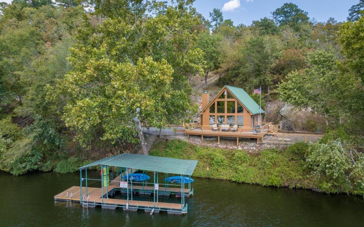 Cozy Lakeside Hot Springs
