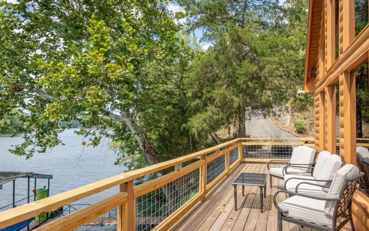 Cozy Lakeside Holiday home Hot Springs