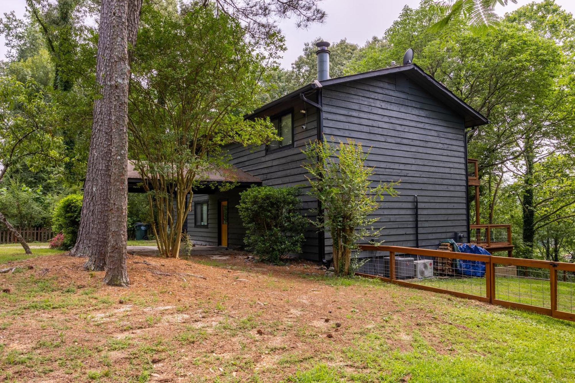 Catherine House - Fire-pit, Games, Swim Dock! Holiday home