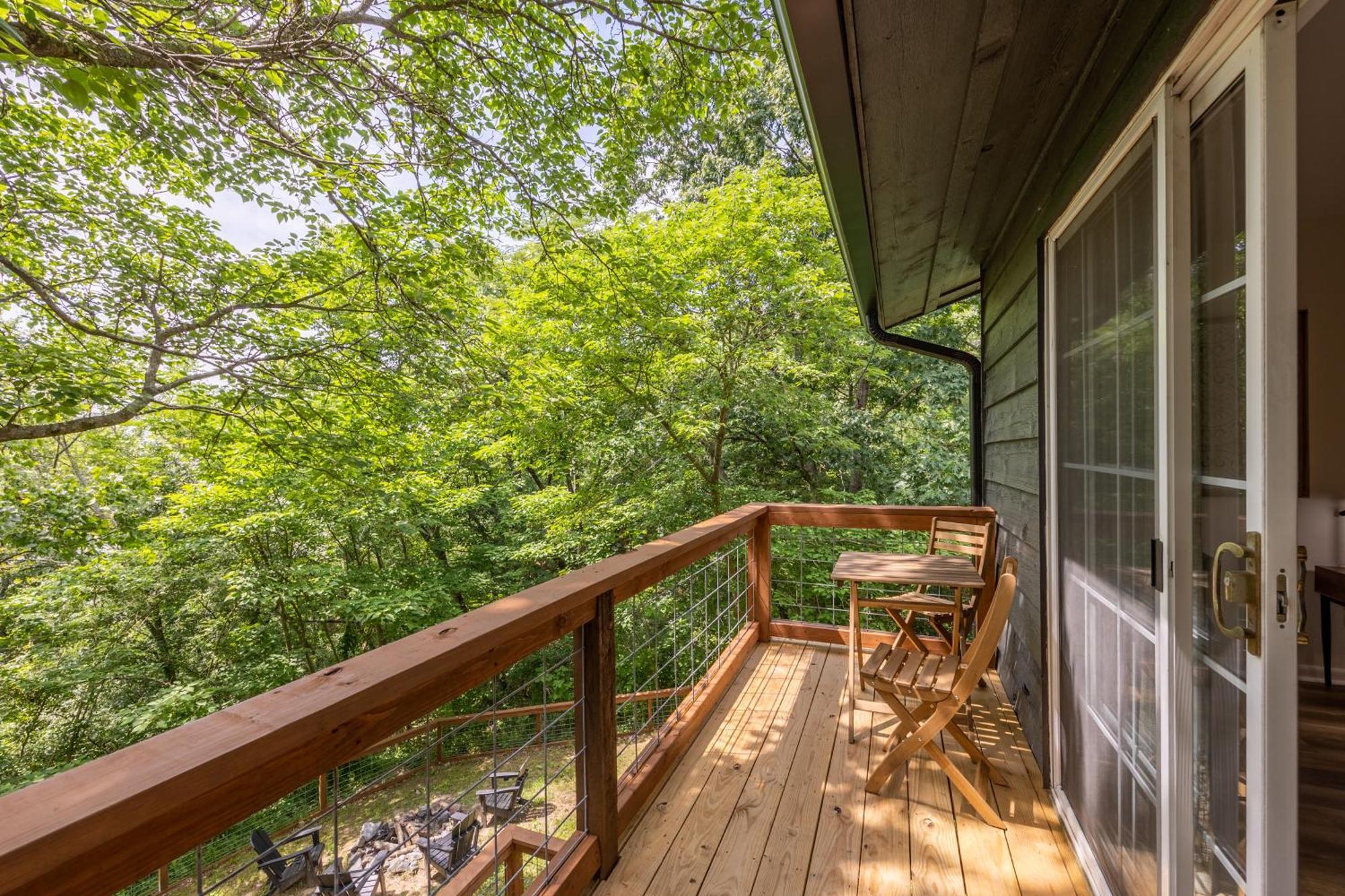 Catherine House - Fire-pit, Games, Swim Dock! Hot Springs
