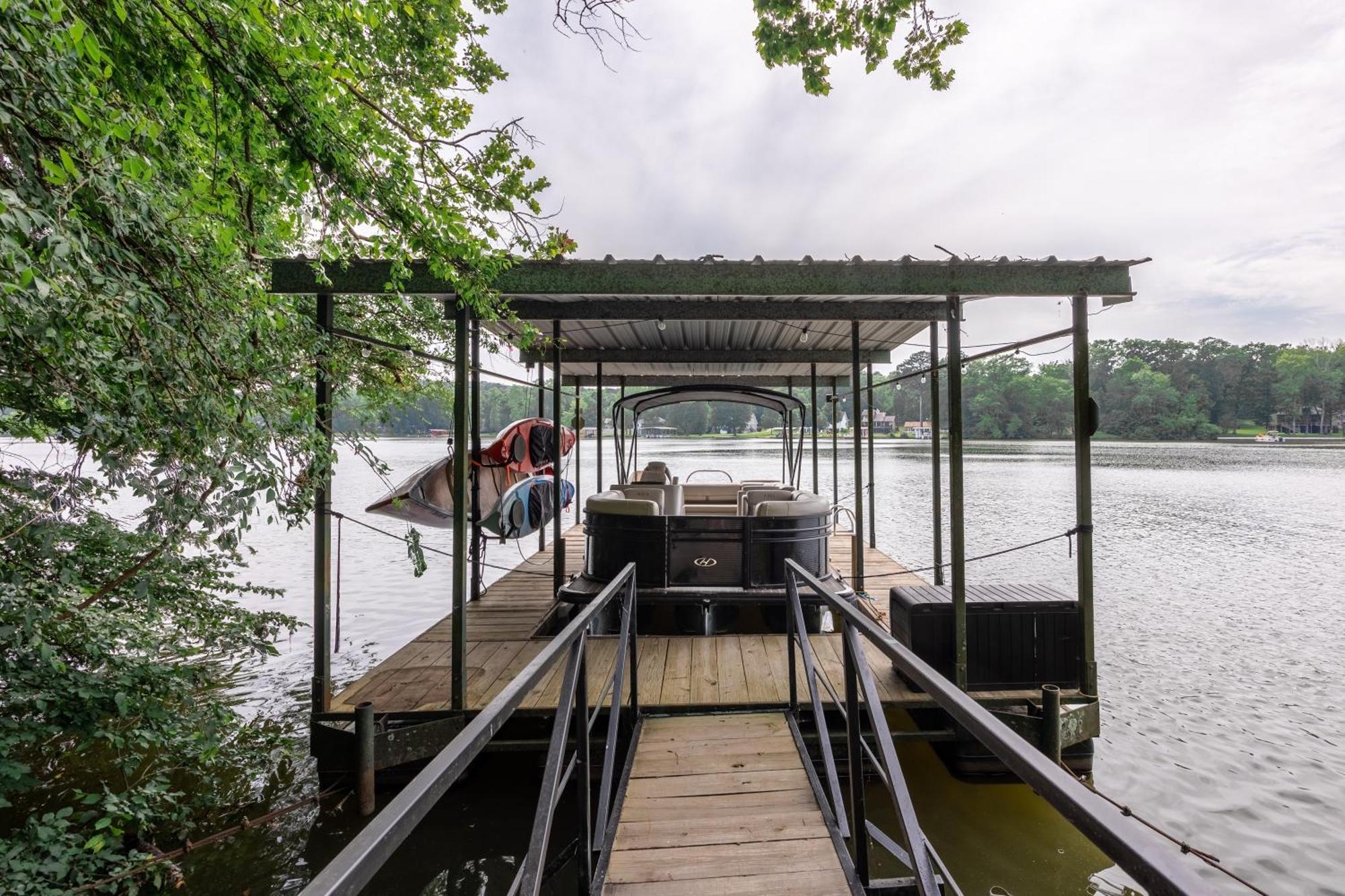 Catherine House - Fire-pit, Games, Swim Dock!