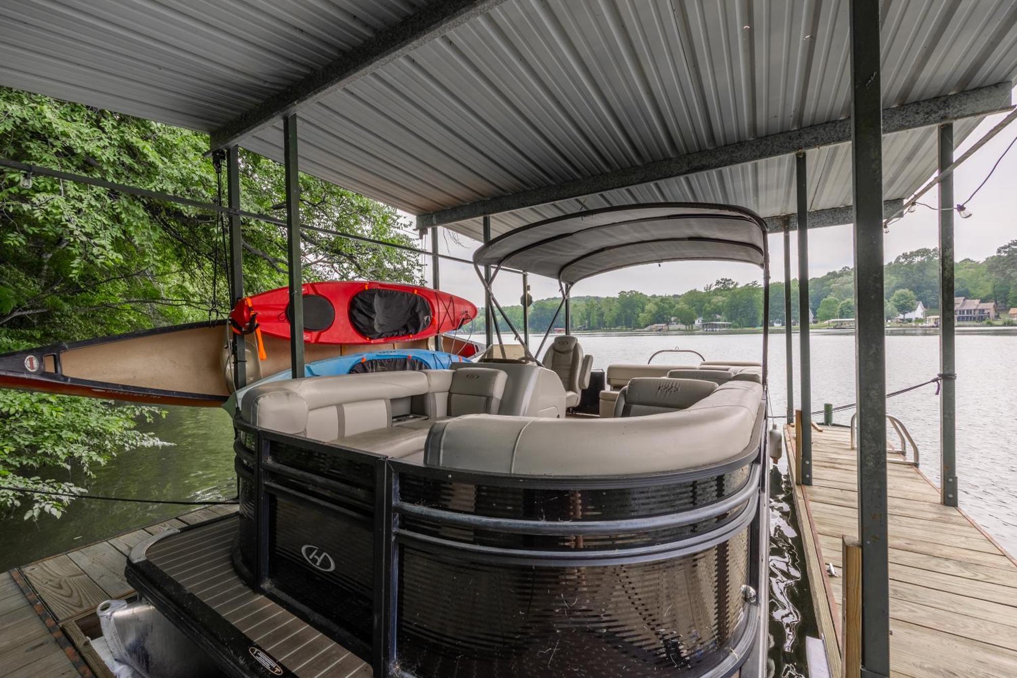 Catherine House - Fire-pit, Games, Swim Dock! Holiday home