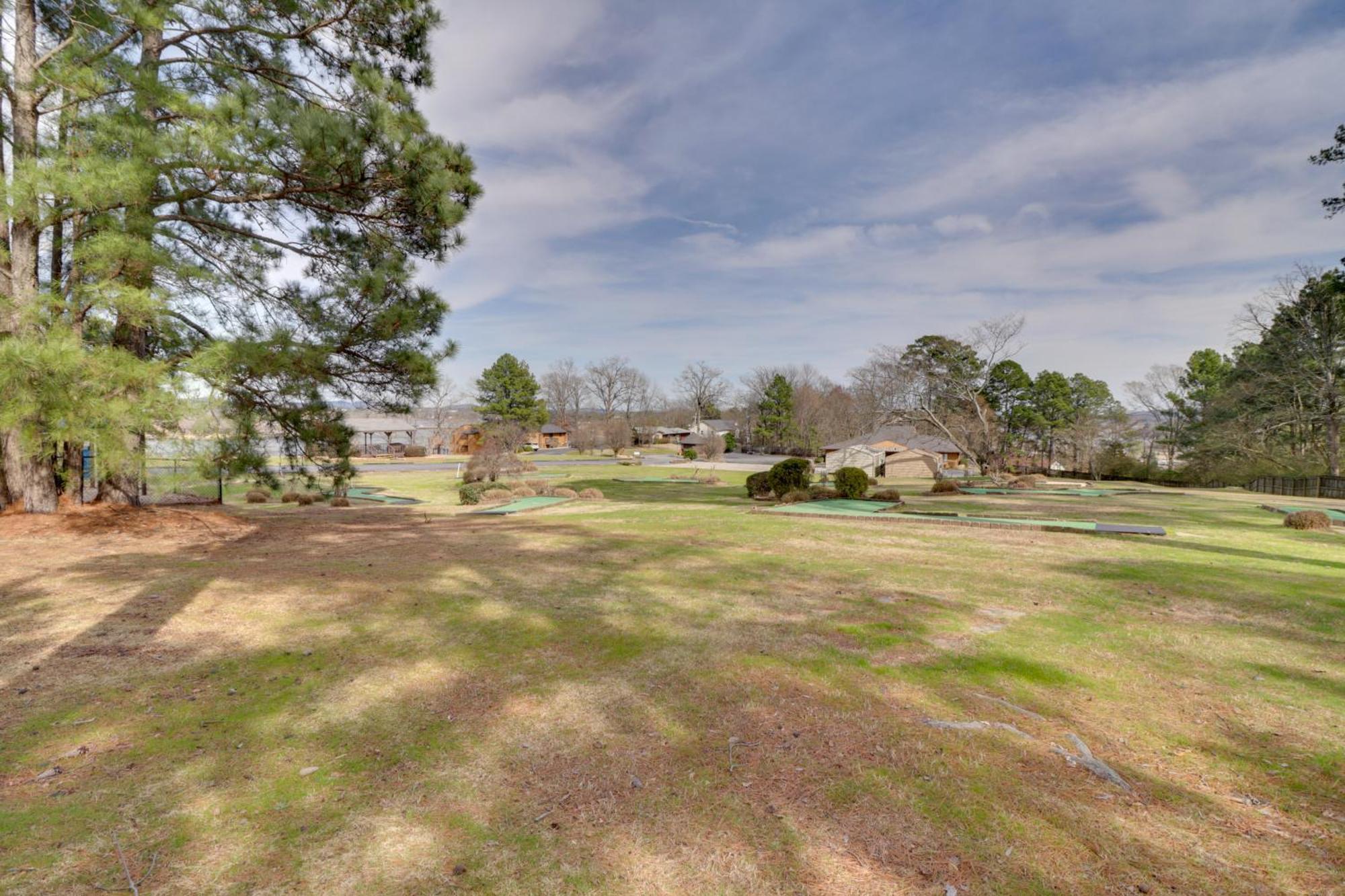 With Access And Community Pool Apartment Hot Springs