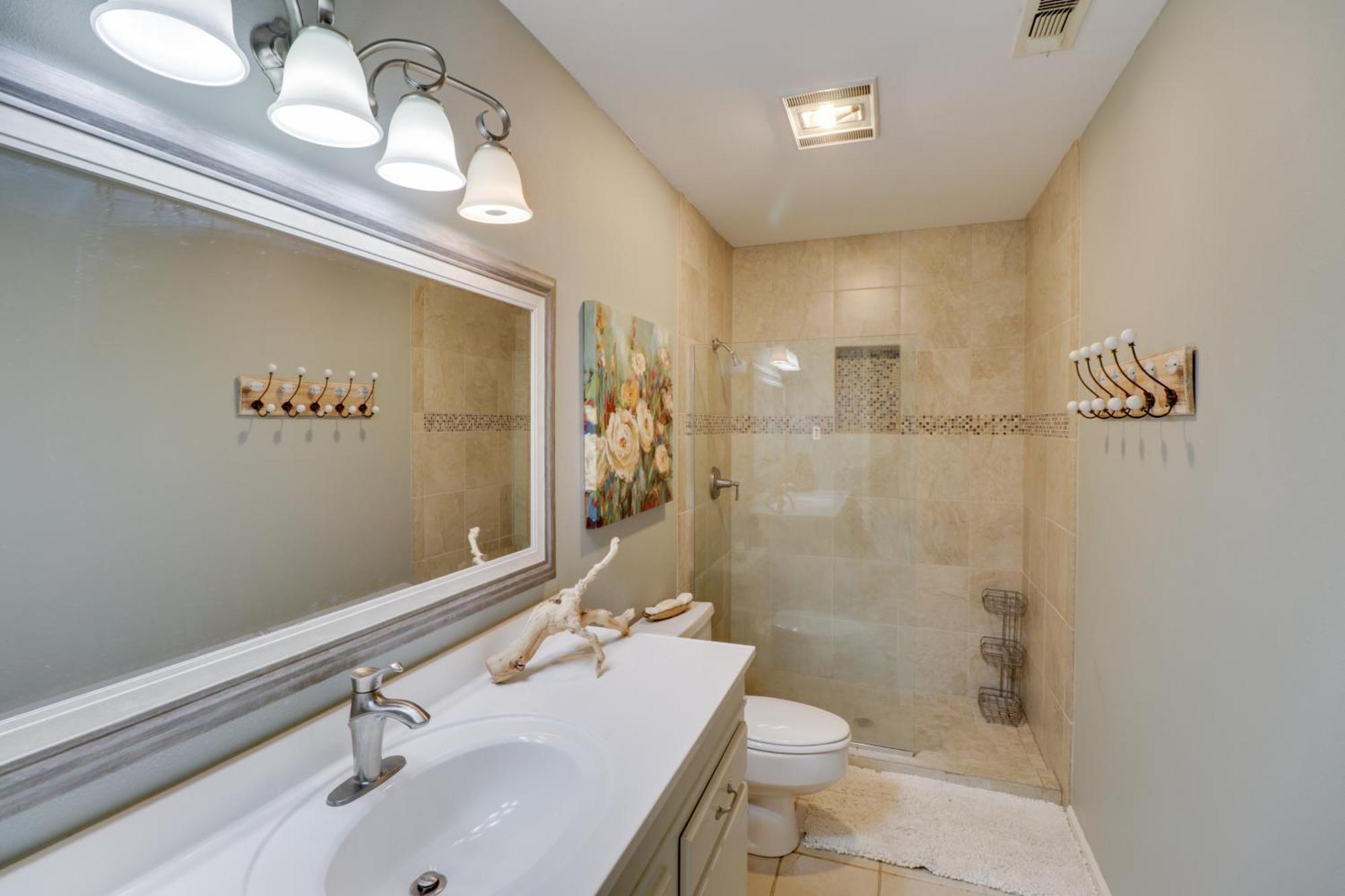 Apartment With Access And Community Pool *