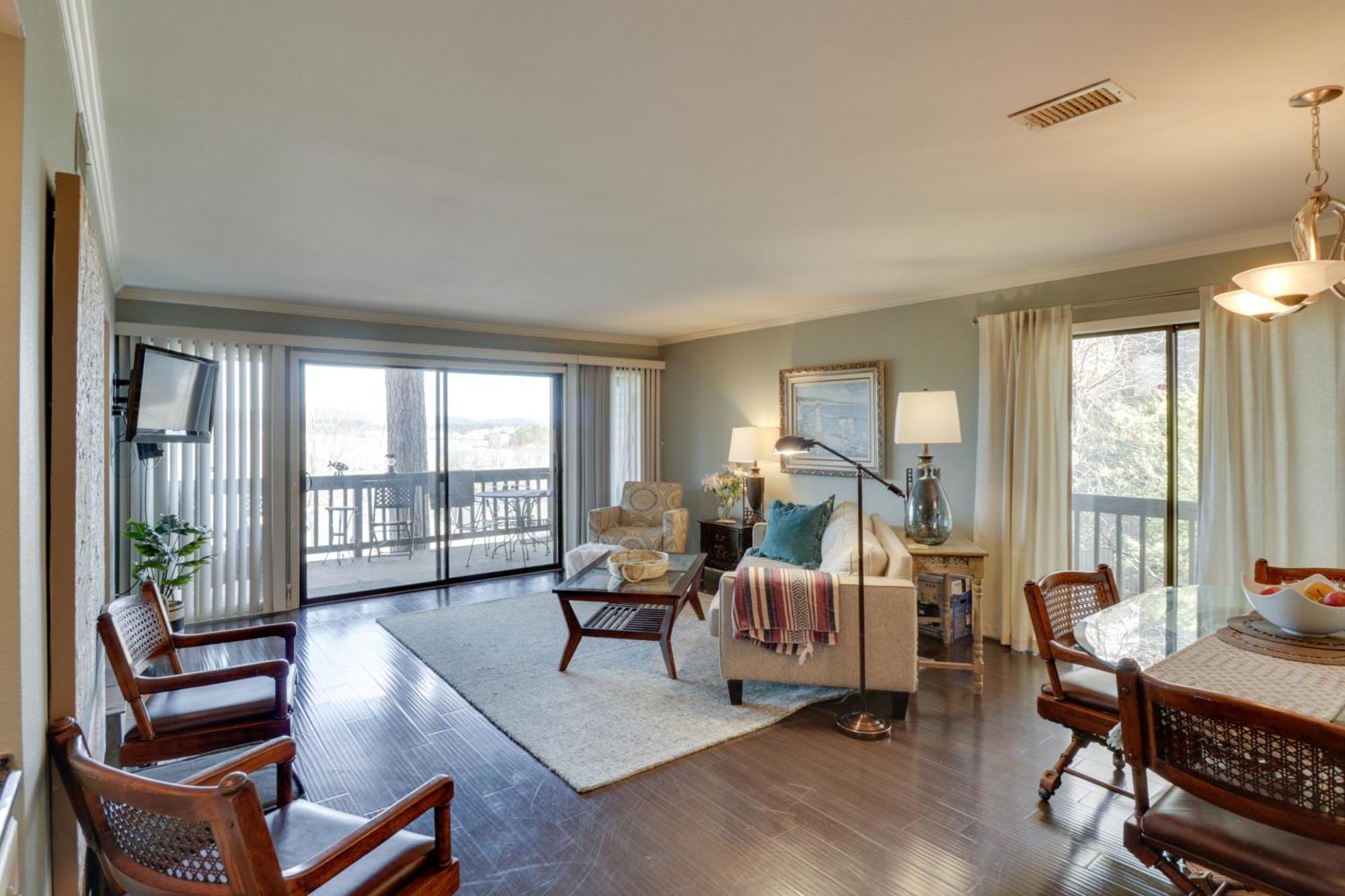 Apartment With Access And Community Pool *
