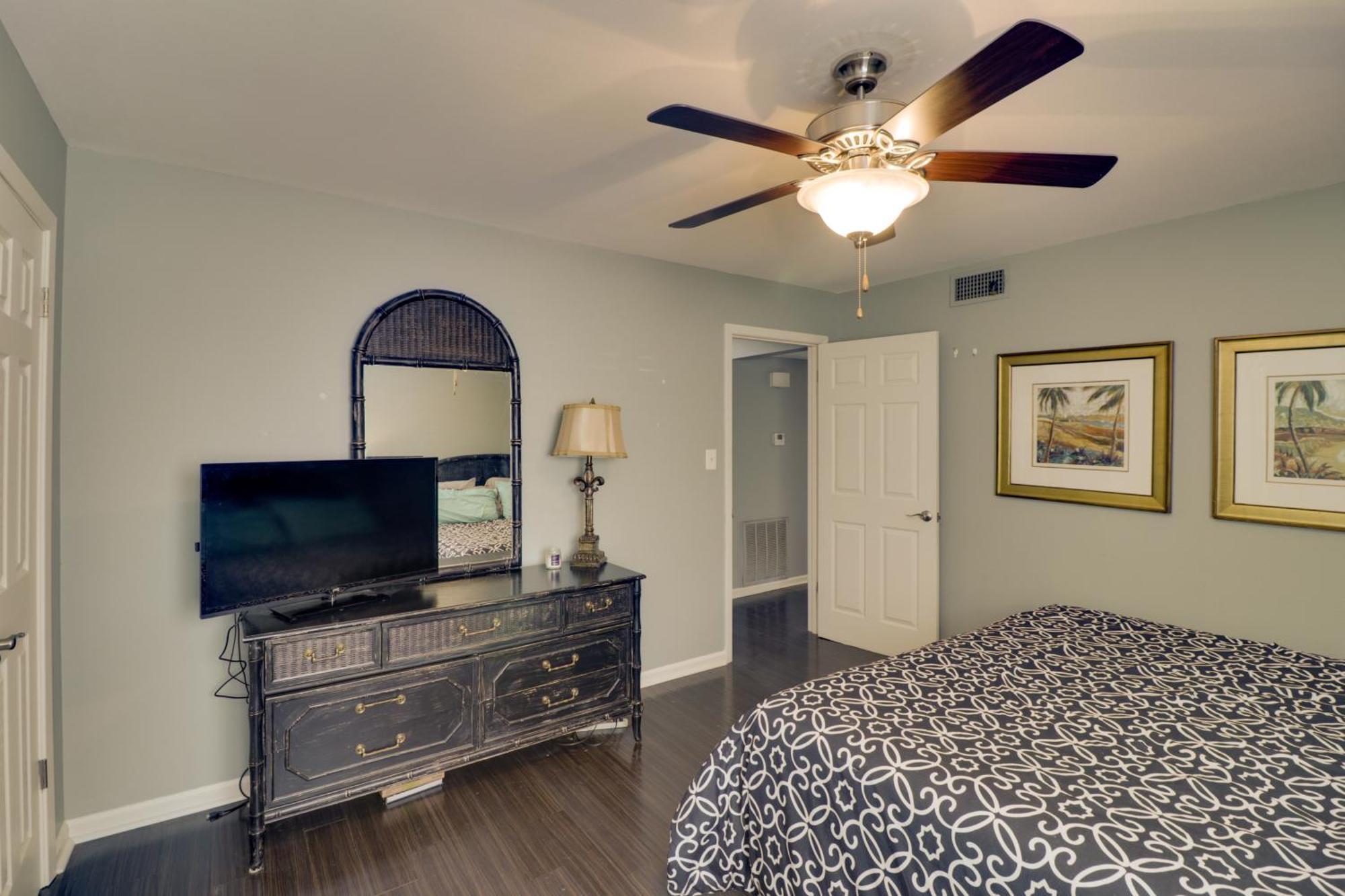 With Access And Community Pool Apartment Hot Springs
