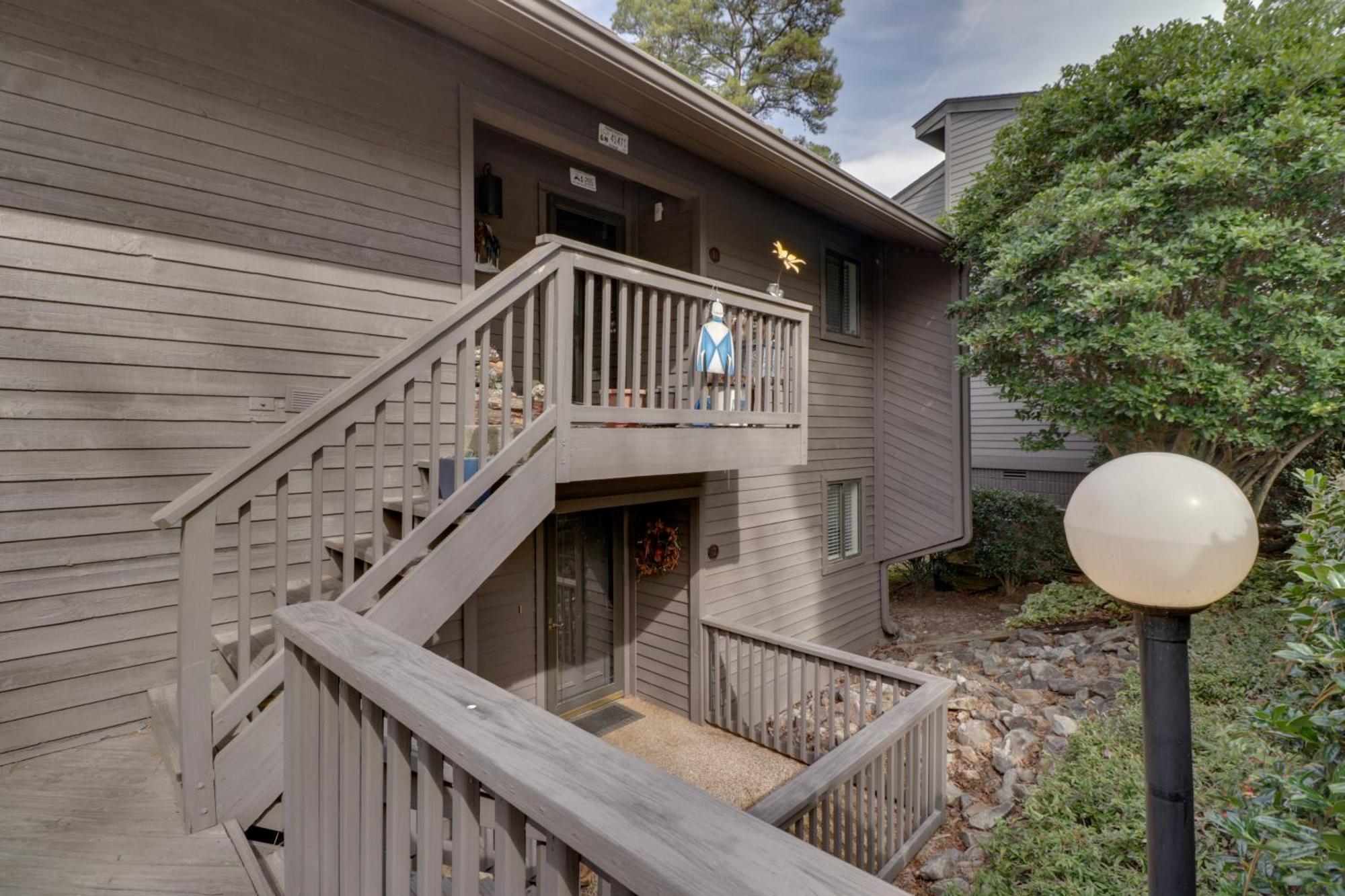 With Access And Community Pool Apartment