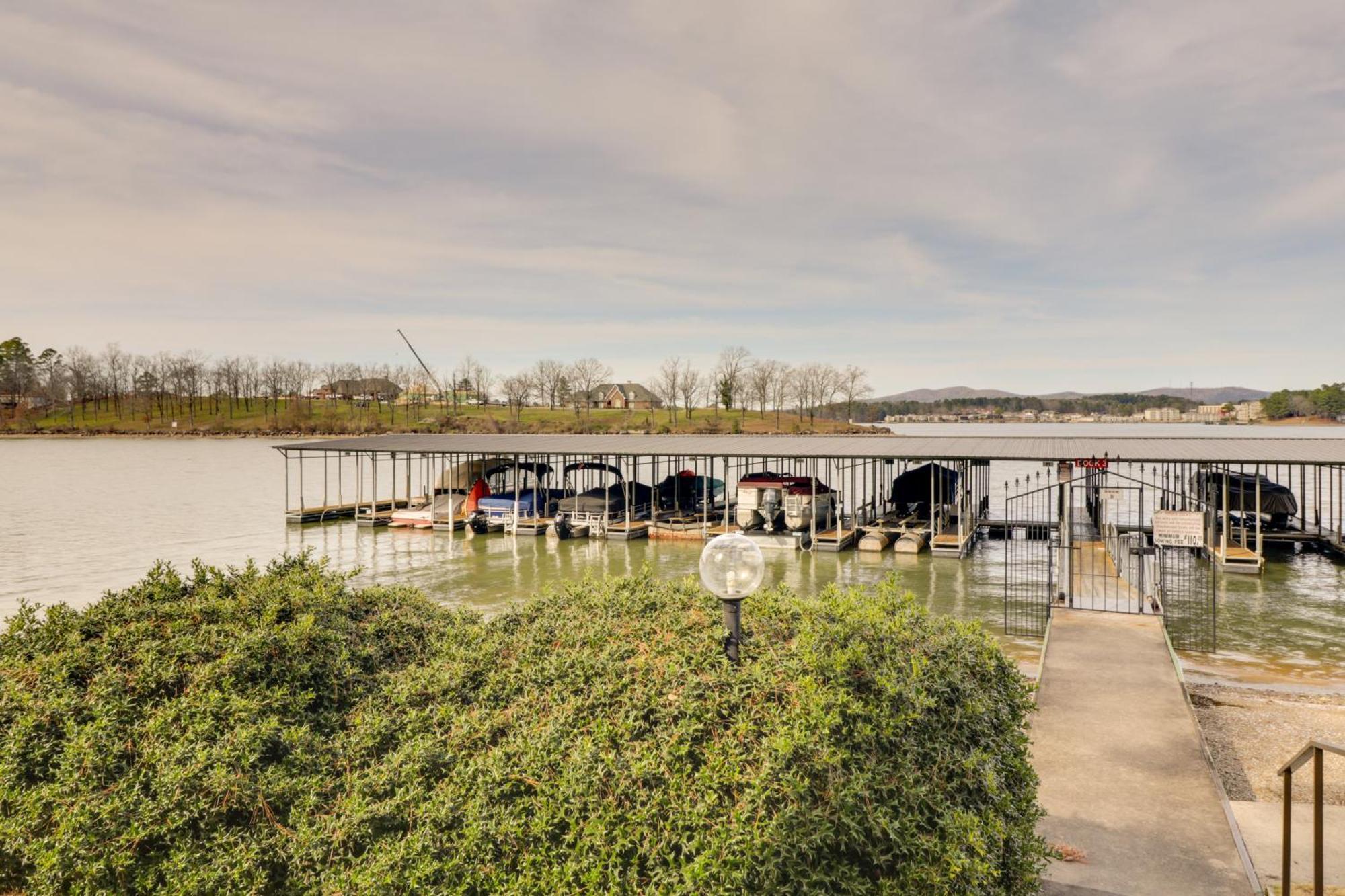 With Access And Community Pool Apartment *