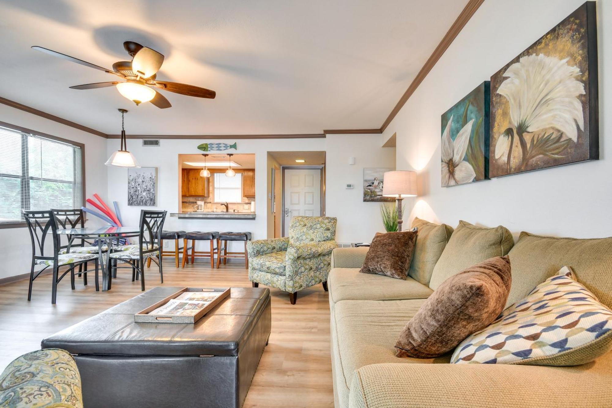 With Pool And Lake Access! * Hot Springs