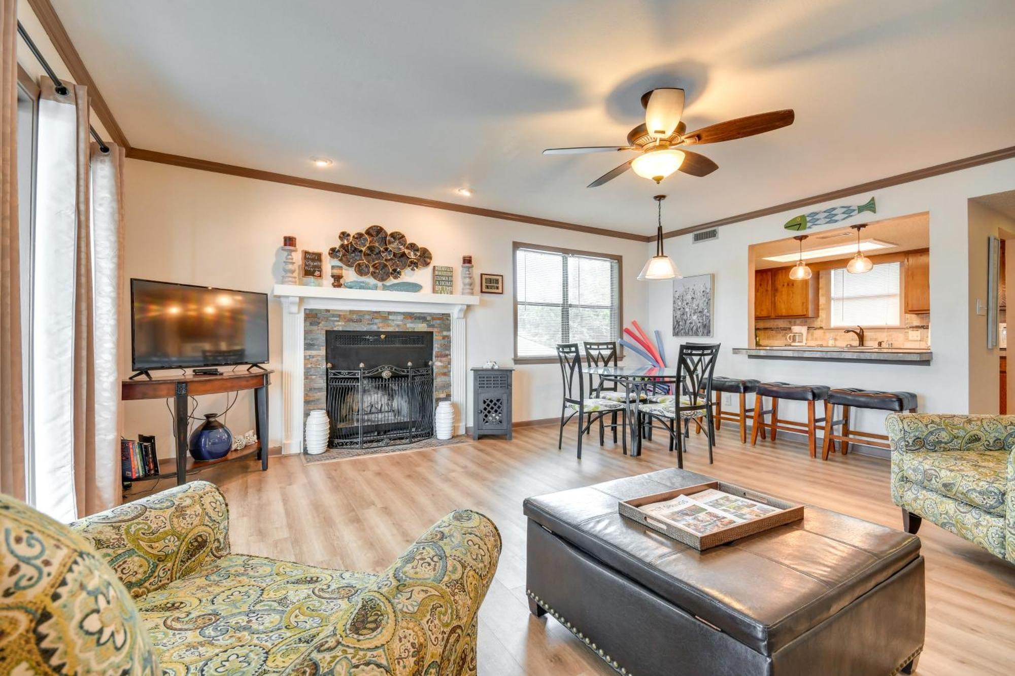 Apartment With Pool And Lake Access! *