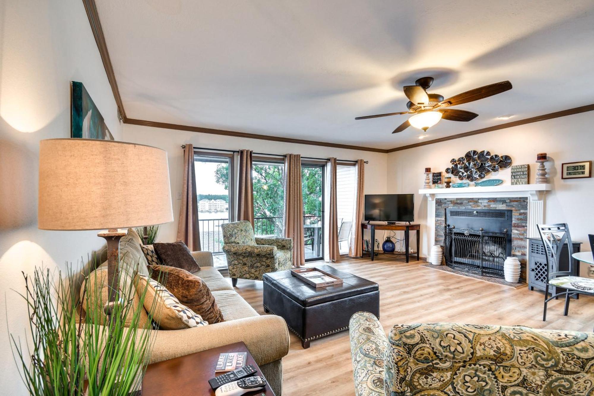With Pool And Lake Access!