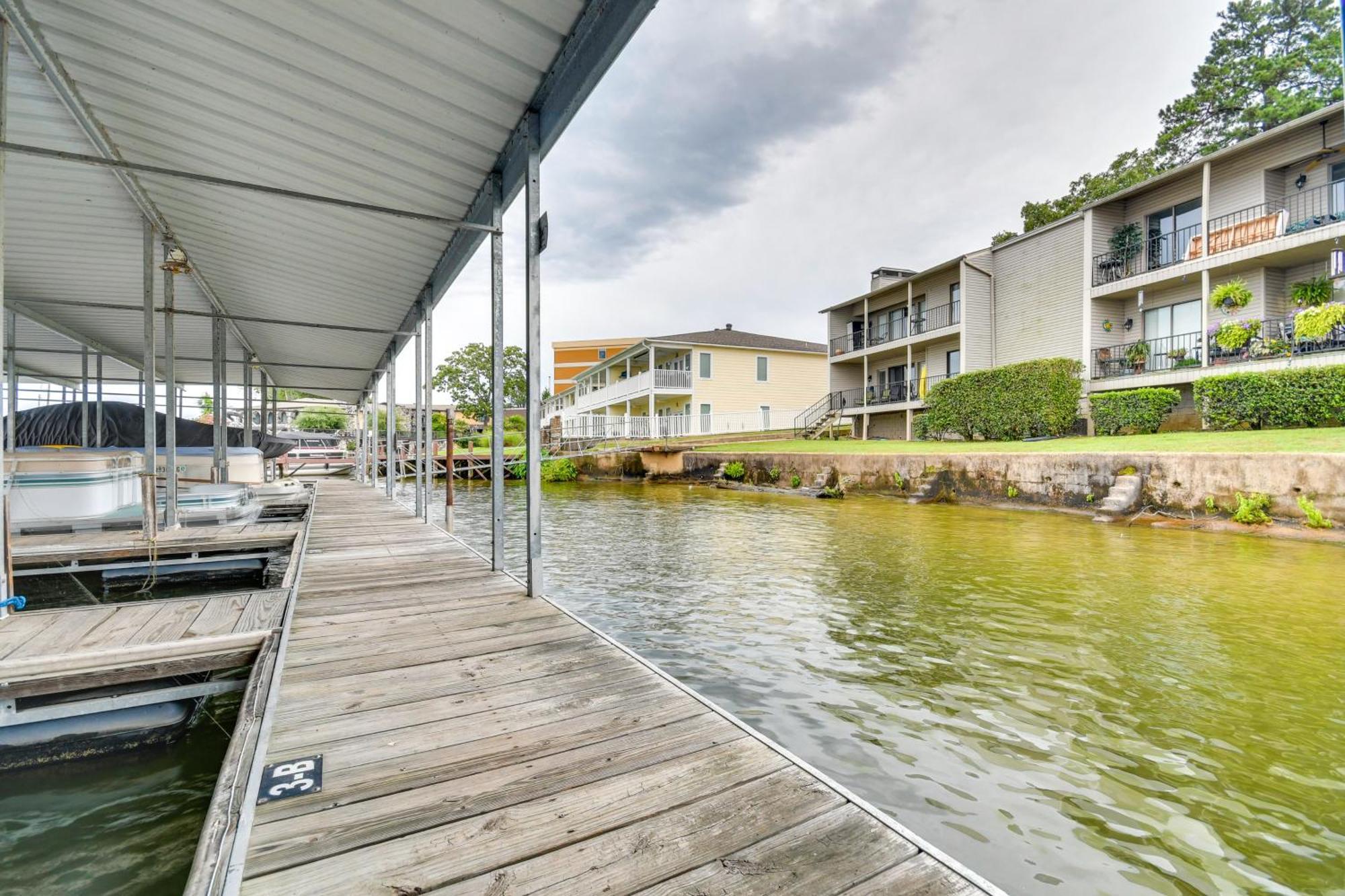 With Pool And Lake Access! Apartment