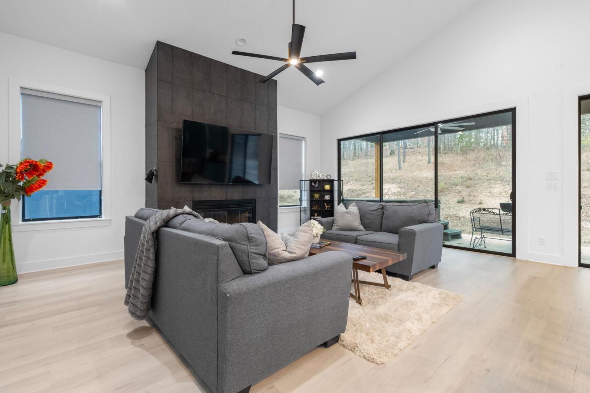 Modern Retreat 10 Min-oaklawn Bbq Grill Pavillion Kids Playground Hot Springs