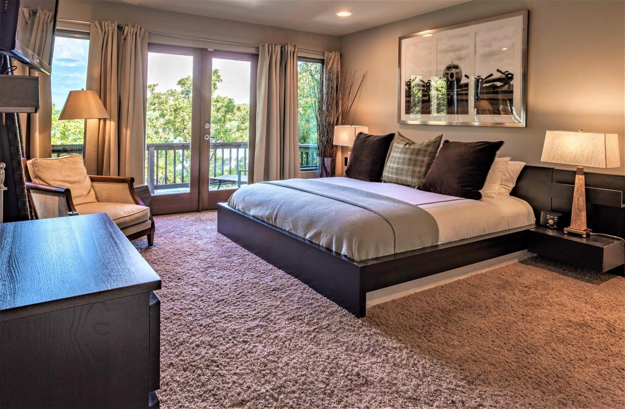 Your Lakefront Luxury *