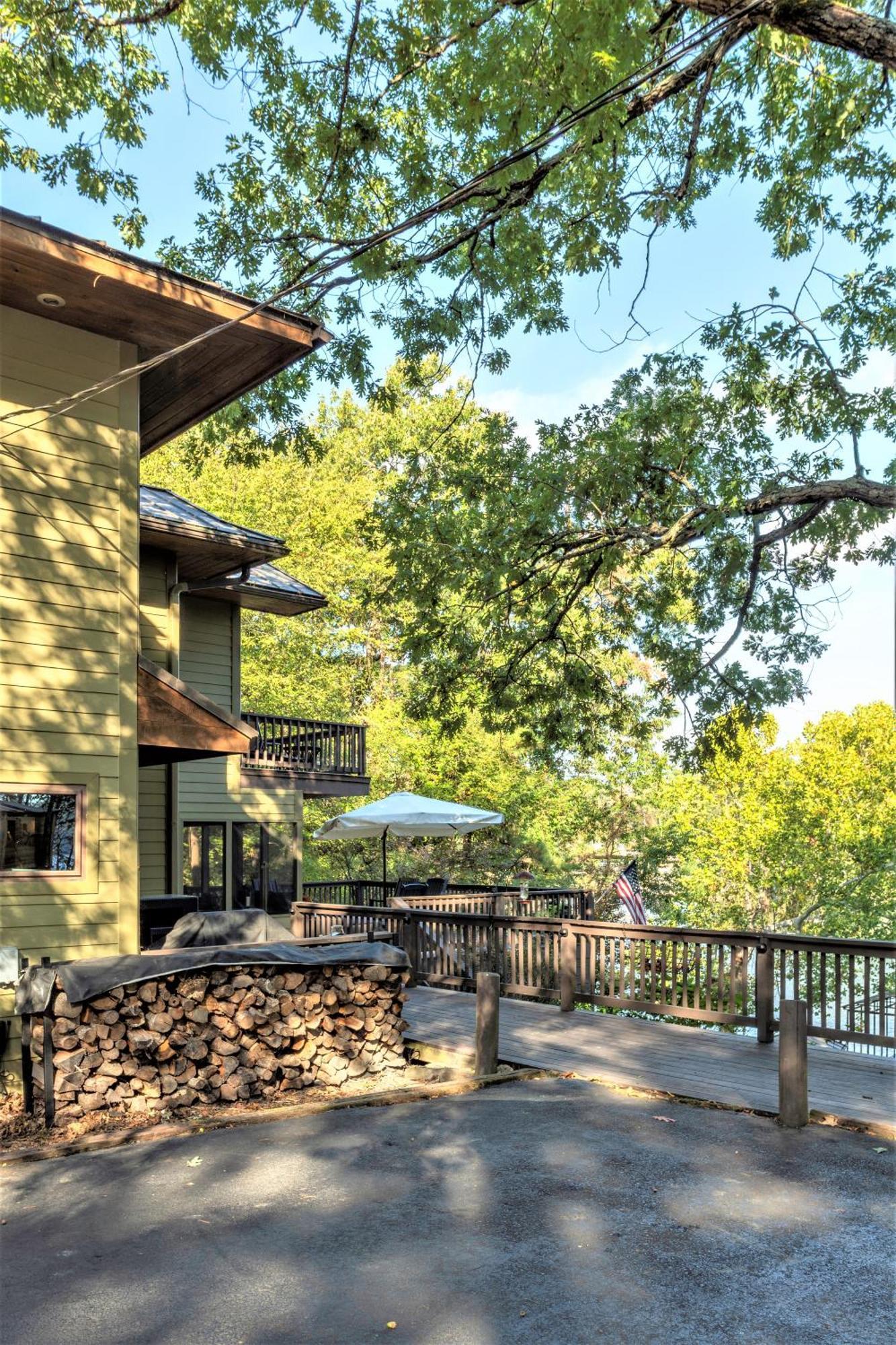 Your Lakefront Luxury Holiday home