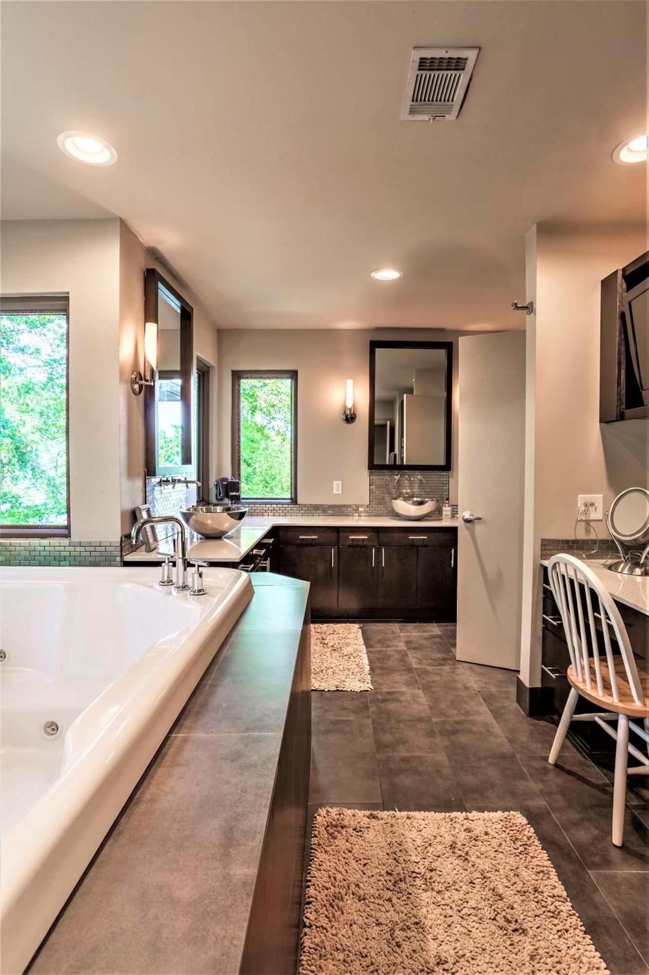 Your Lakefront Luxury Holiday home Hot Springs