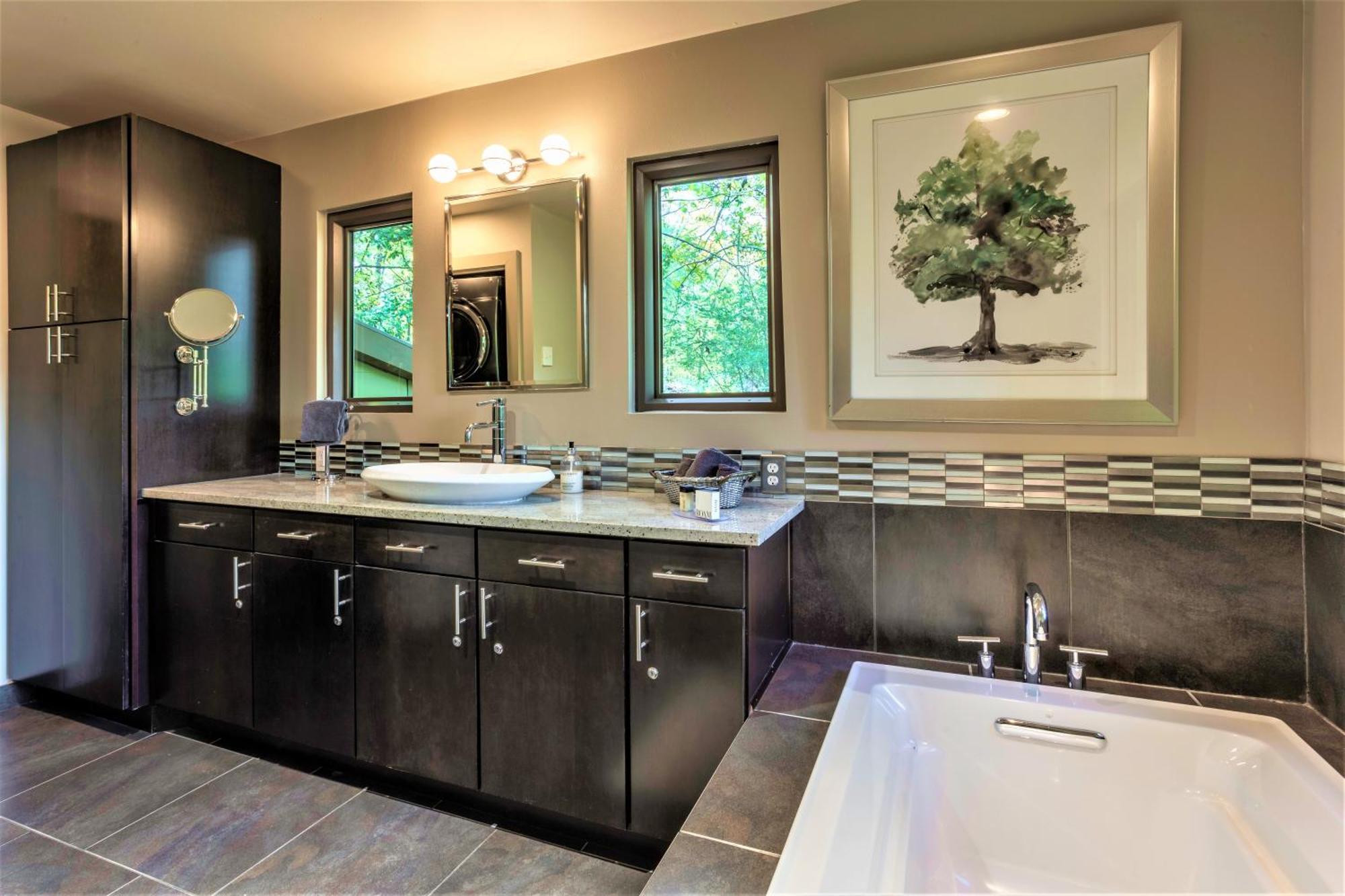Your Lakefront Luxury *
