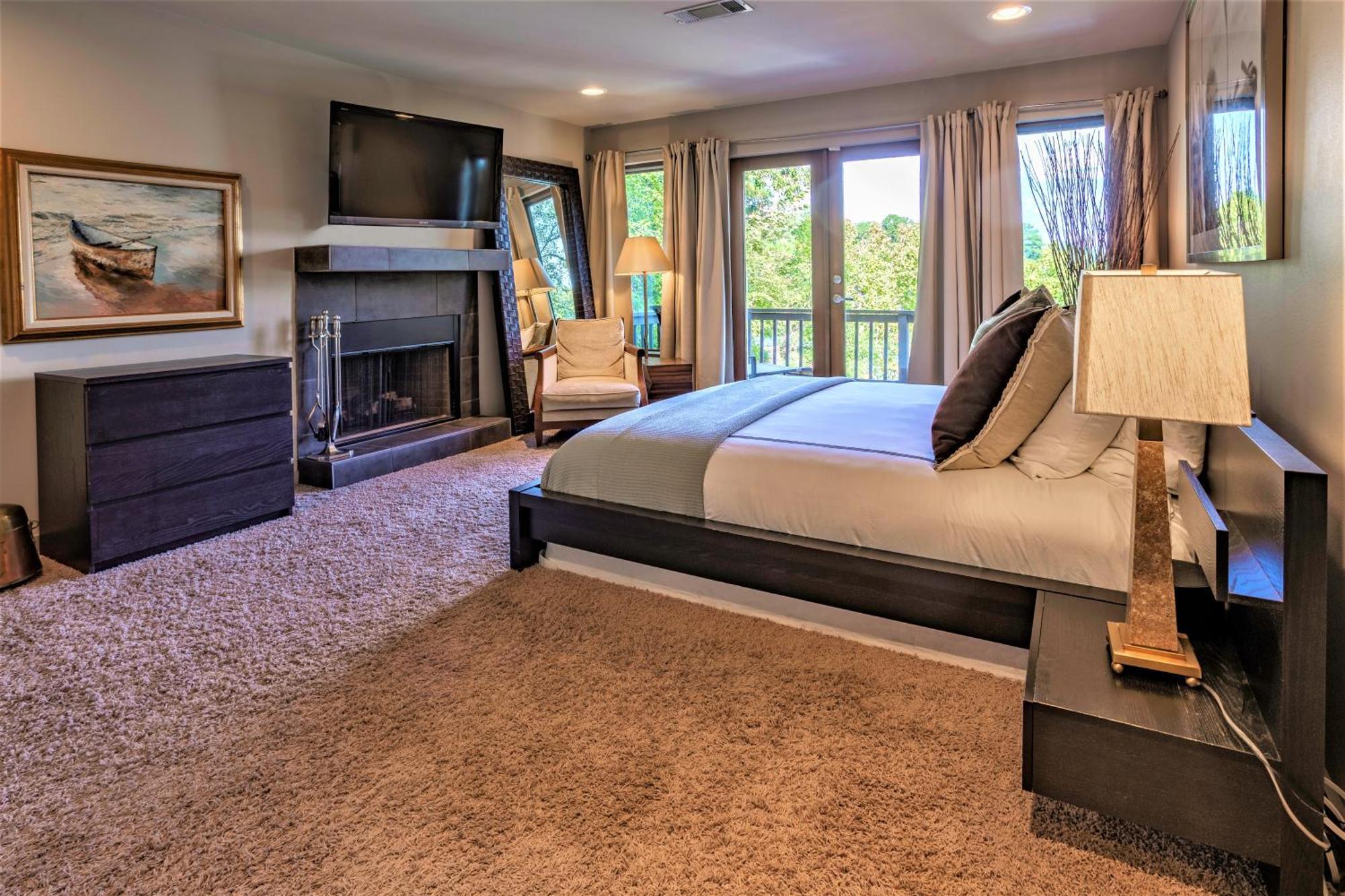 Your Lakefront Luxury Holiday home