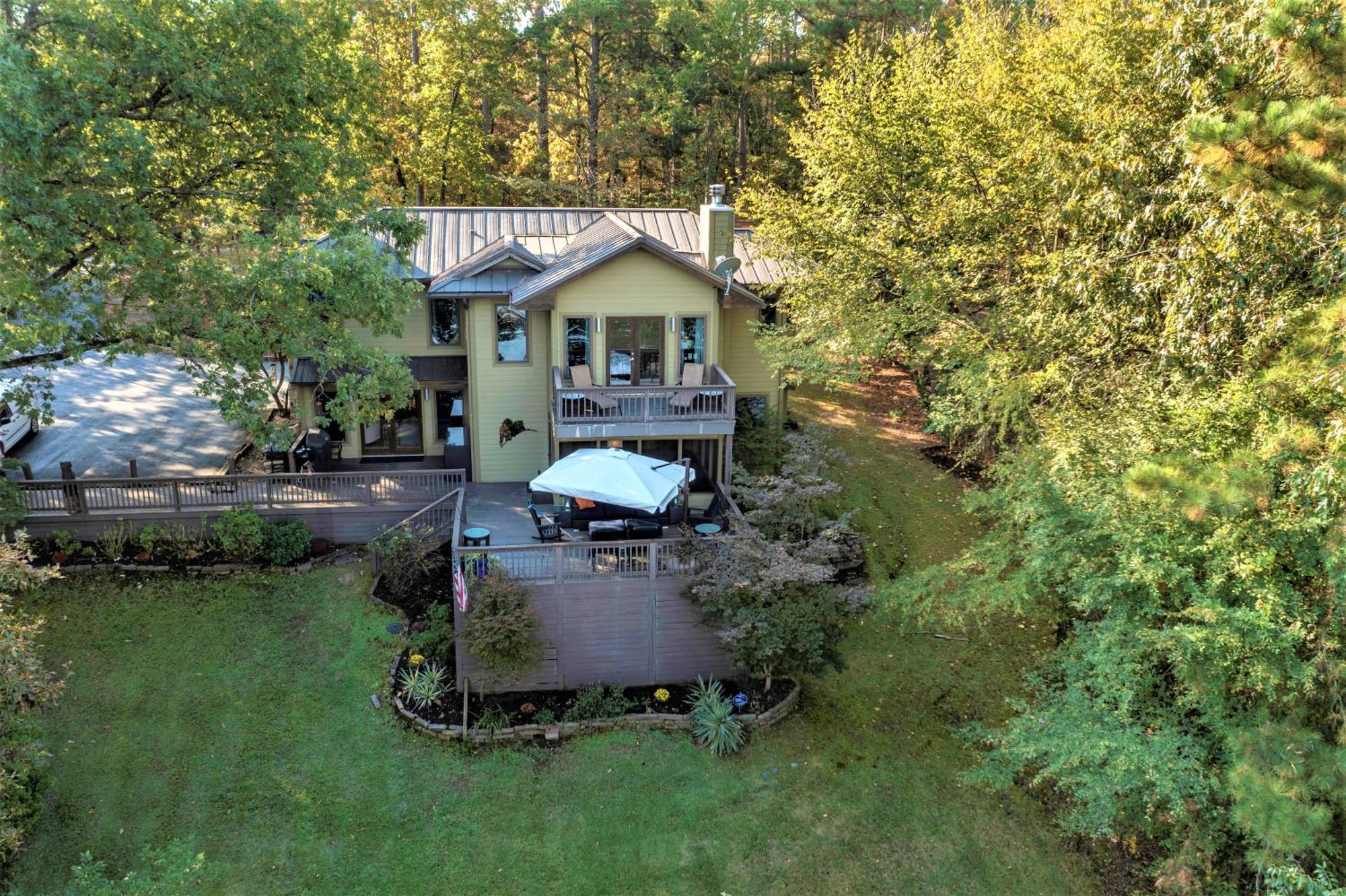 Your Lakefront Luxury Holiday home