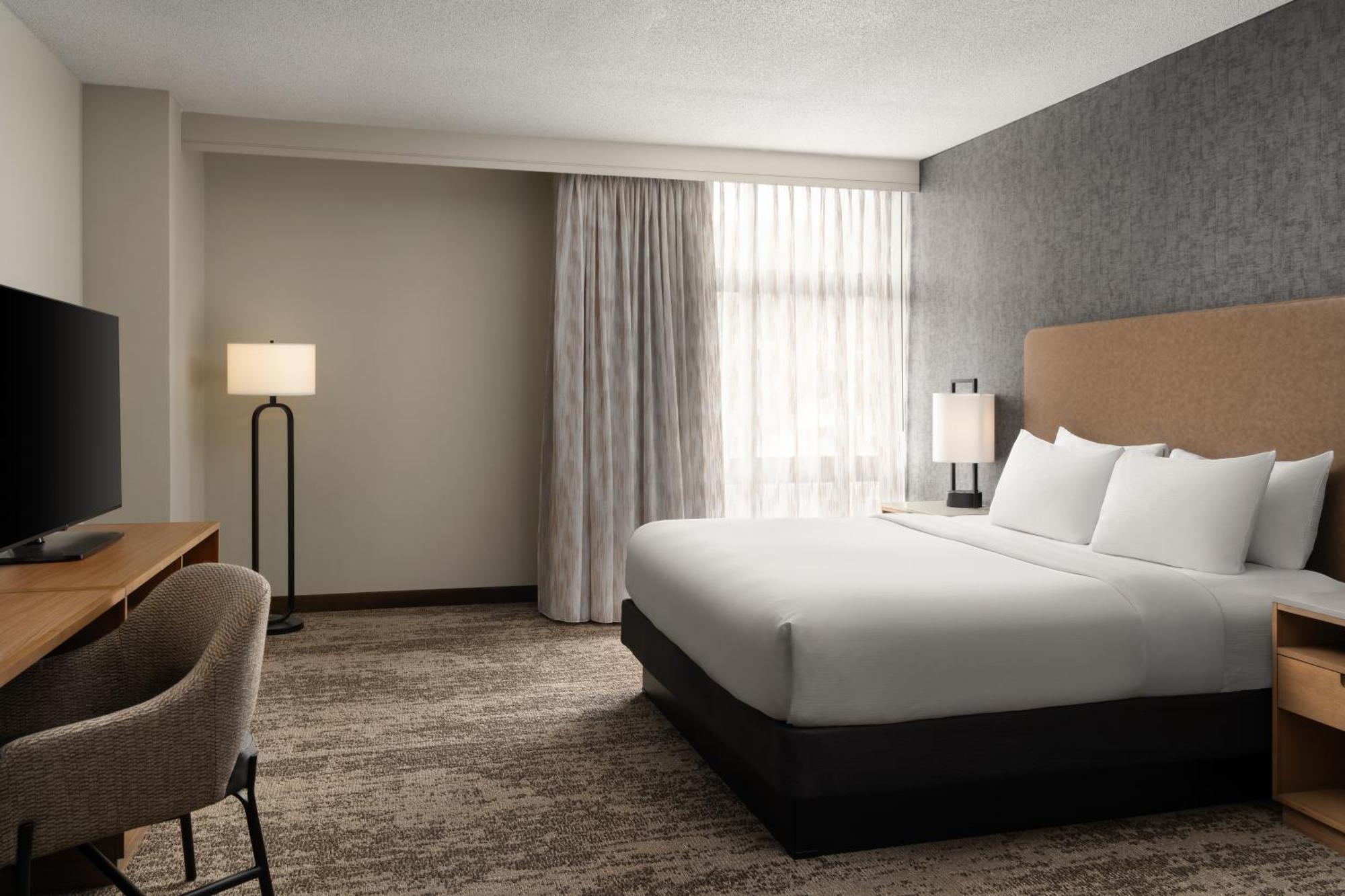 Hotel Embassy By Hilton At Convention Center