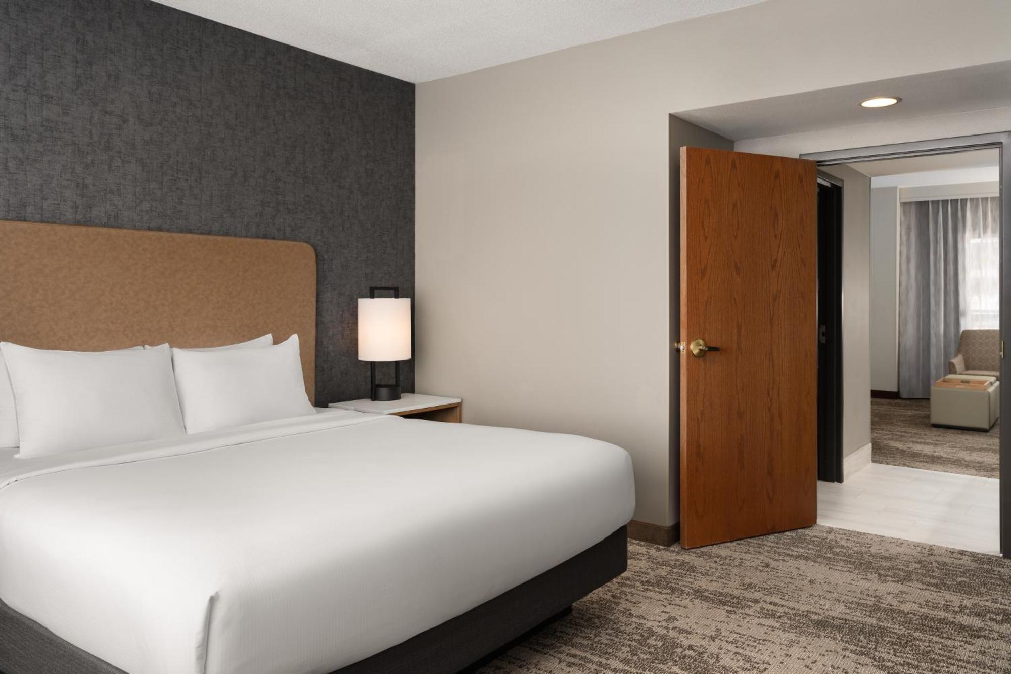 Hotel Embassy By Hilton At Convention Center 4*