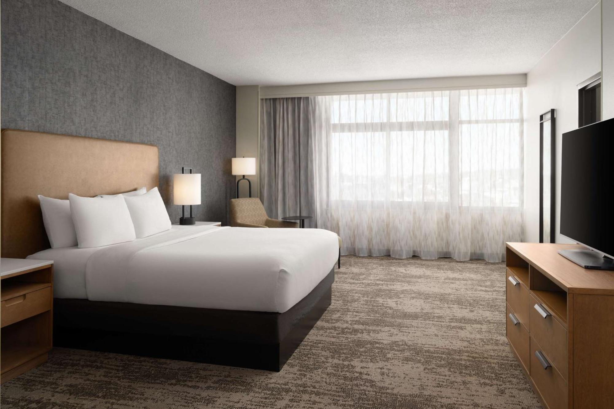 Embassy By Hilton At Convention Center Hotel Hot Springs
