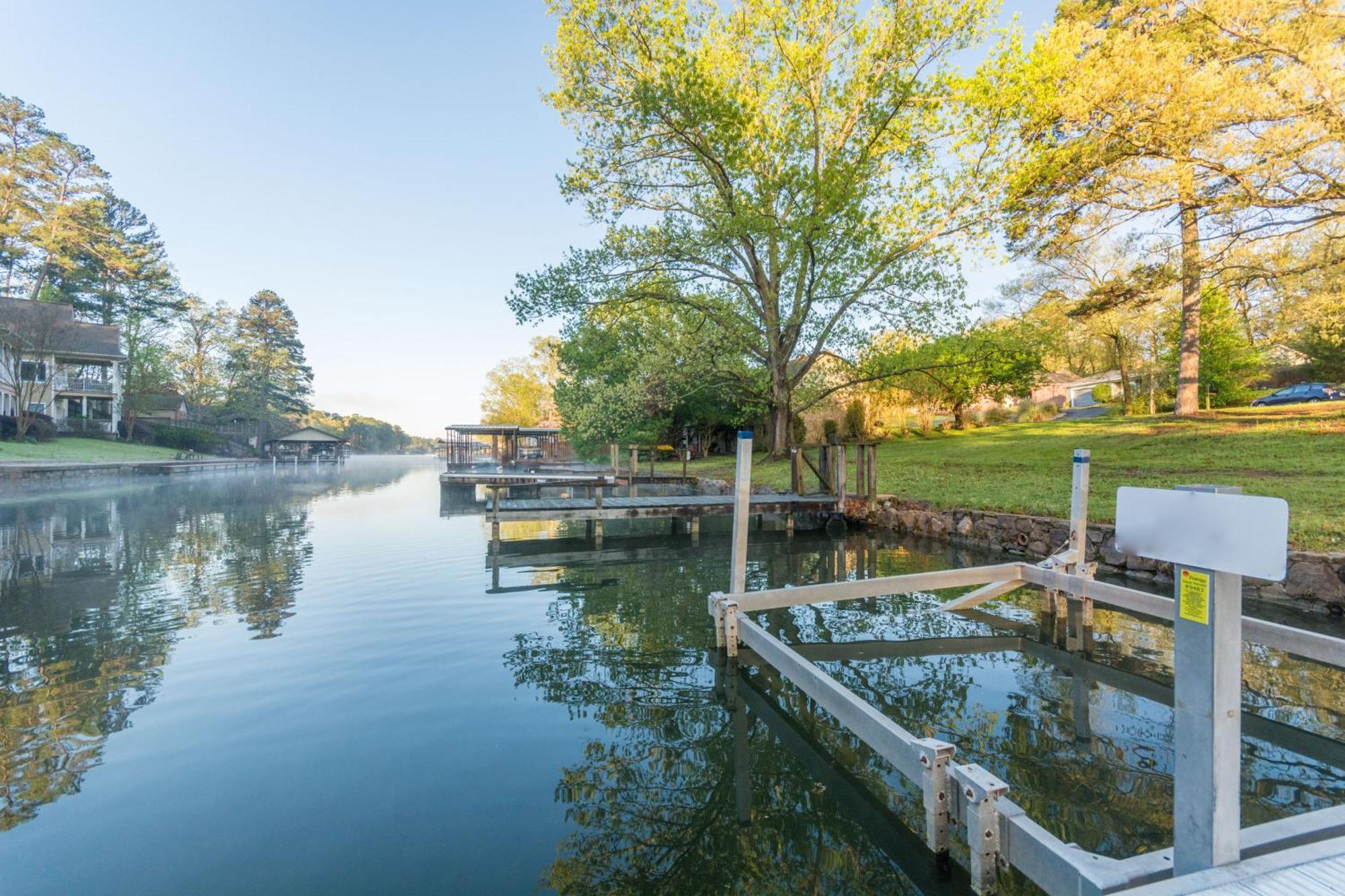 Waterfront Gem Patio And Game Room! Holiday home Hot Springs