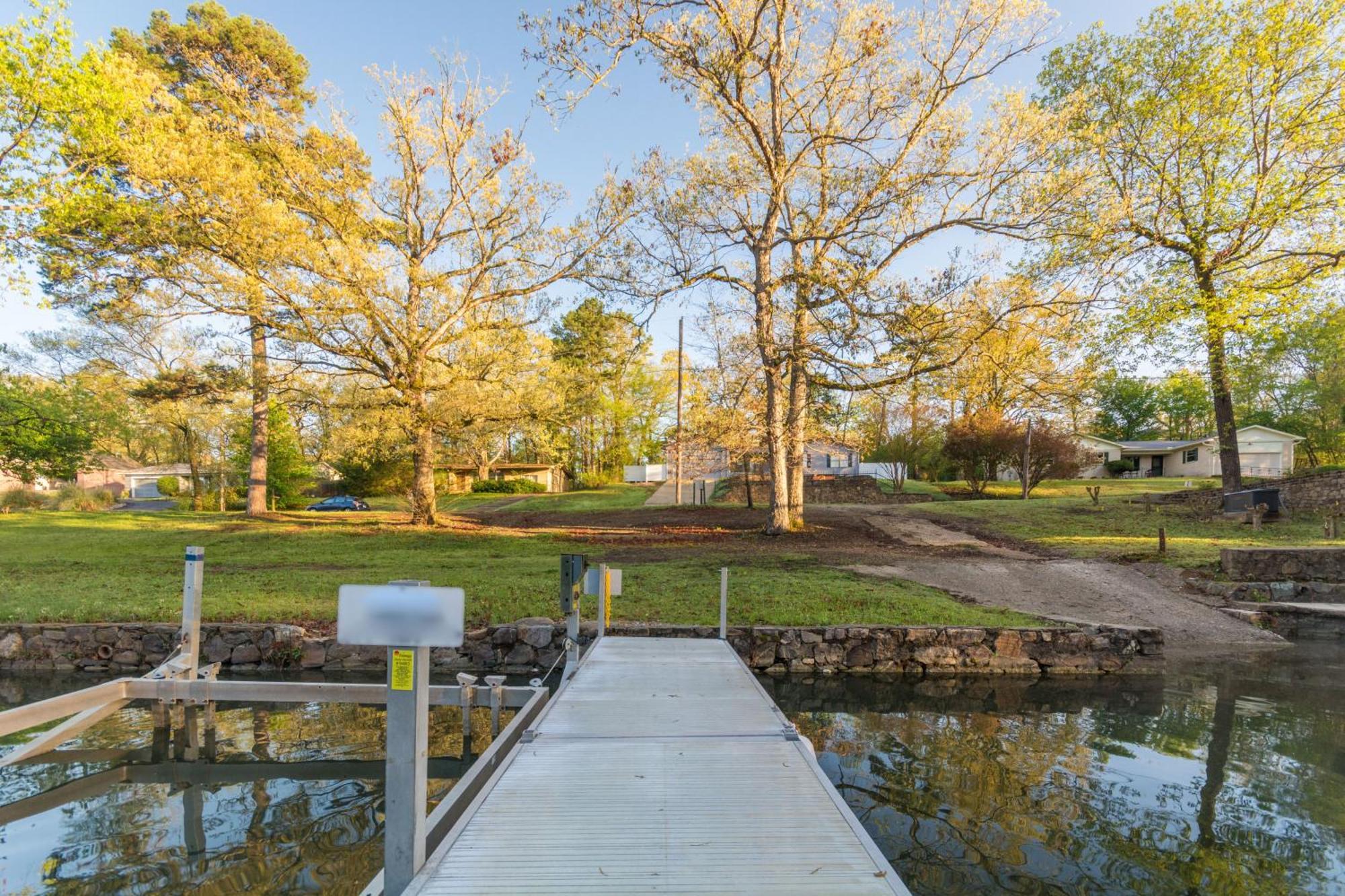 Waterfront Gem Patio And Game Room! Hot Springs