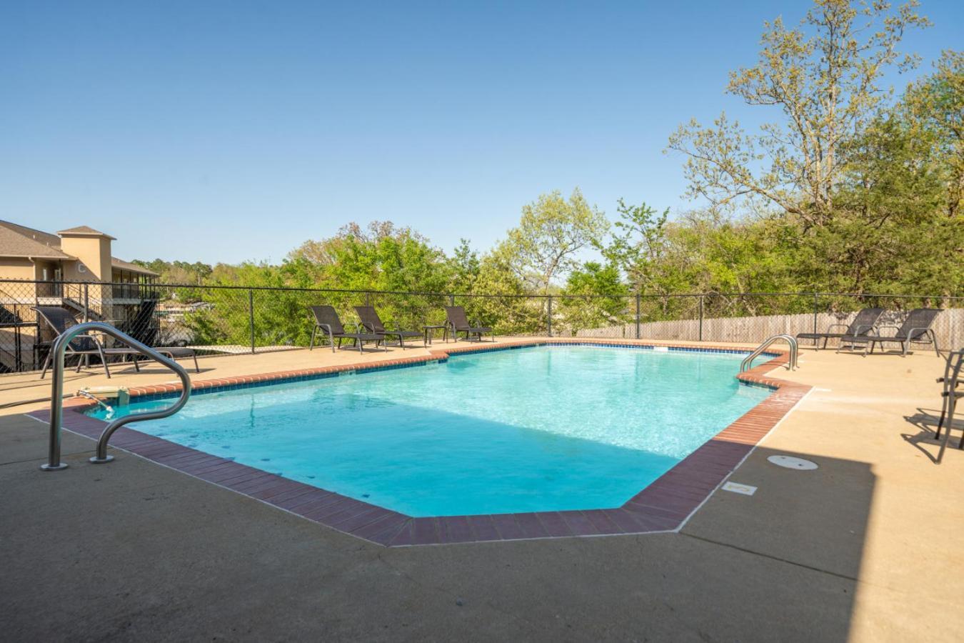 Catherines Oasis On Hamilton With Pool Holiday home