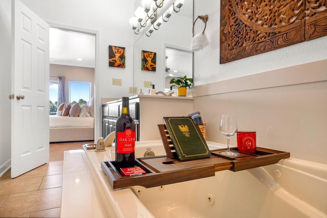 Catherines Oasis On Hamilton With Pool Holiday home *