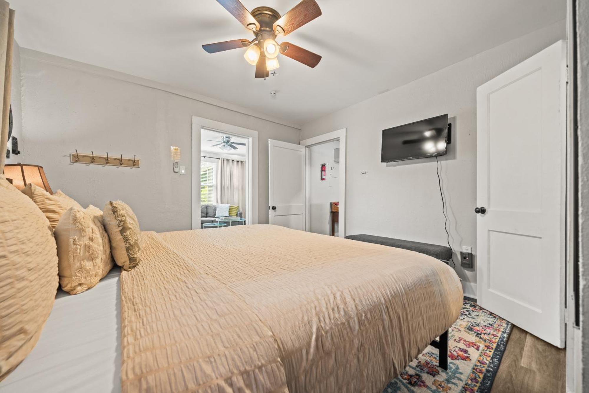 Cedar Blossom Is A Cozy Getaway With A 5 Minute Walk To Downtown! Hot Springs
