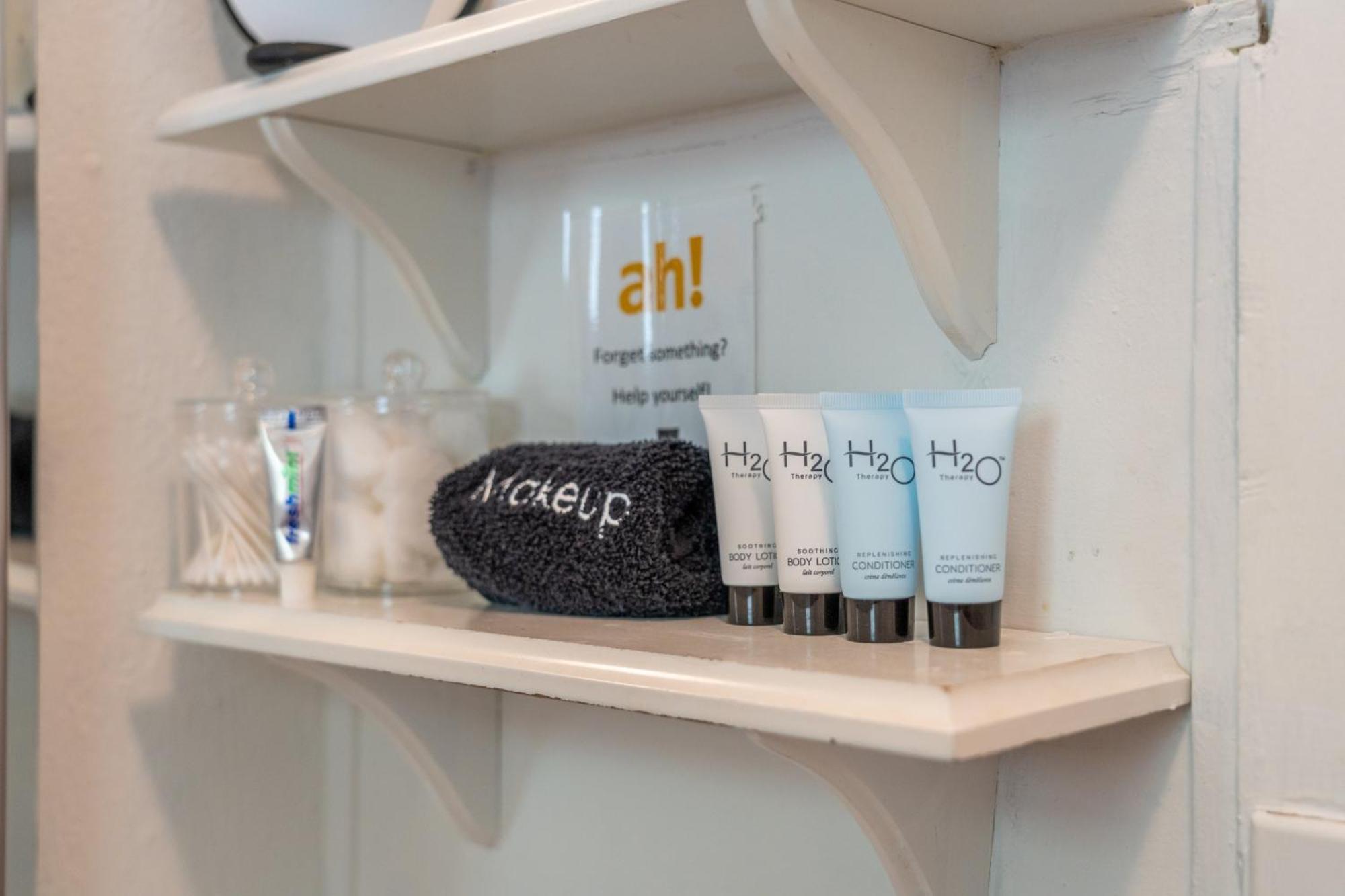 Cedar Blossom Is A Cozy Getaway With A 5 Minute Walk To Downtown!