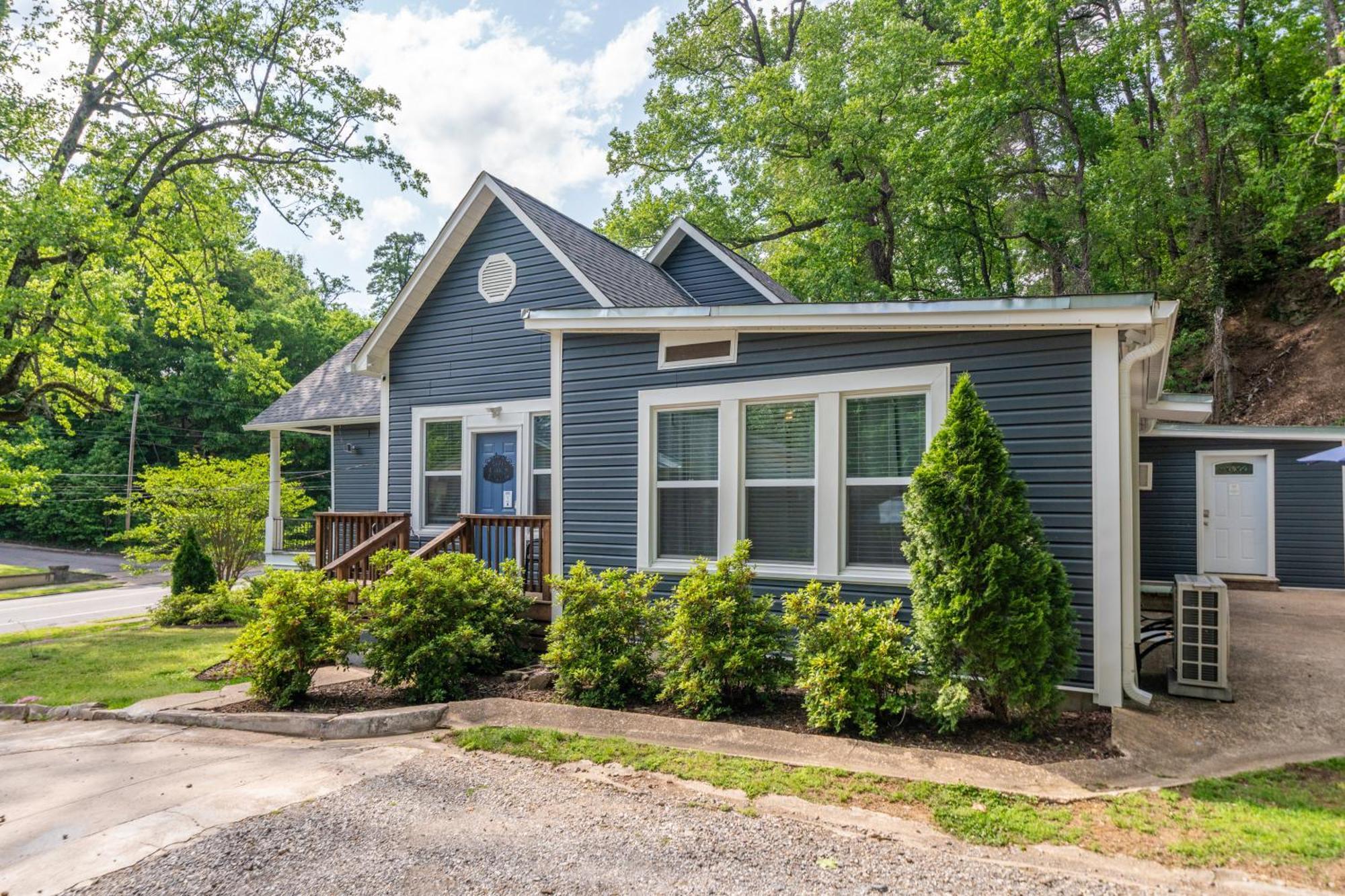 Cedar Blossom Is A Cozy Getaway With A 5 Minute Walk To Downtown! Hot Springs