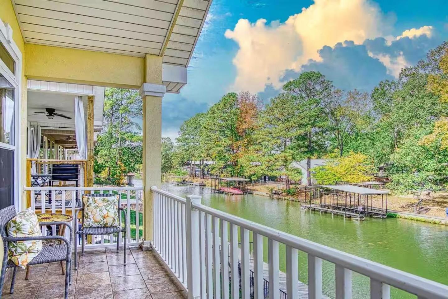 Holiday home Dockside Drift By Staylage Hot Springs