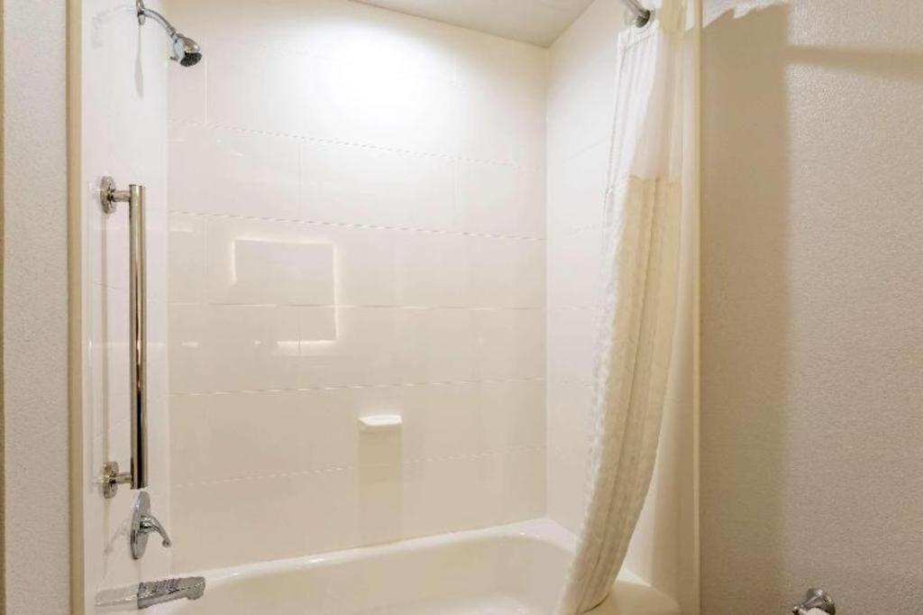 Comfort & Midtown Hot Springs