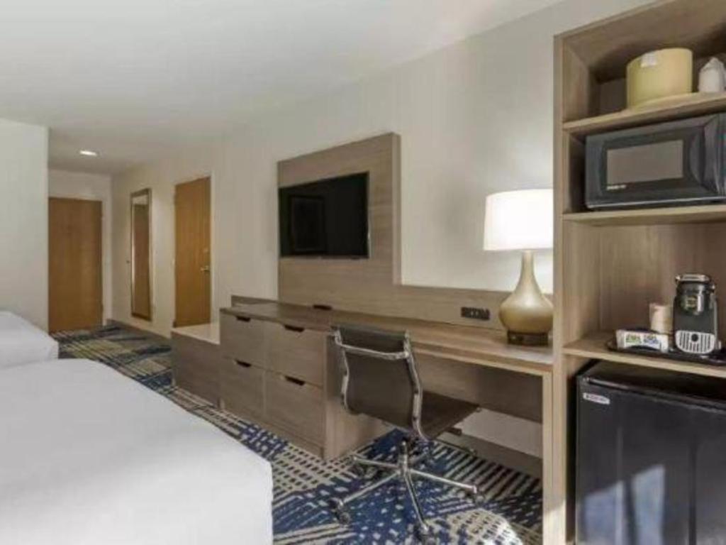 Comfort & Midtown Hot Springs