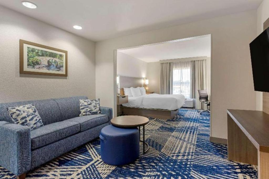 Comfort & Midtown Hot Springs