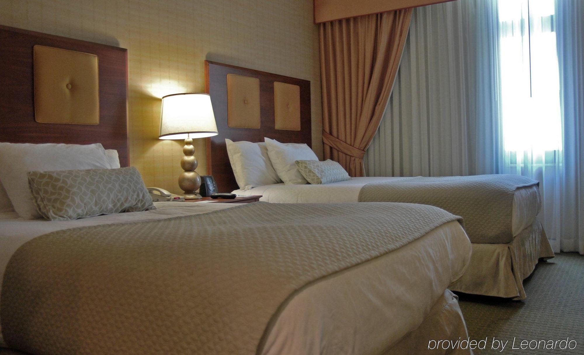 Hotel Embassy By Hilton At Convention Center