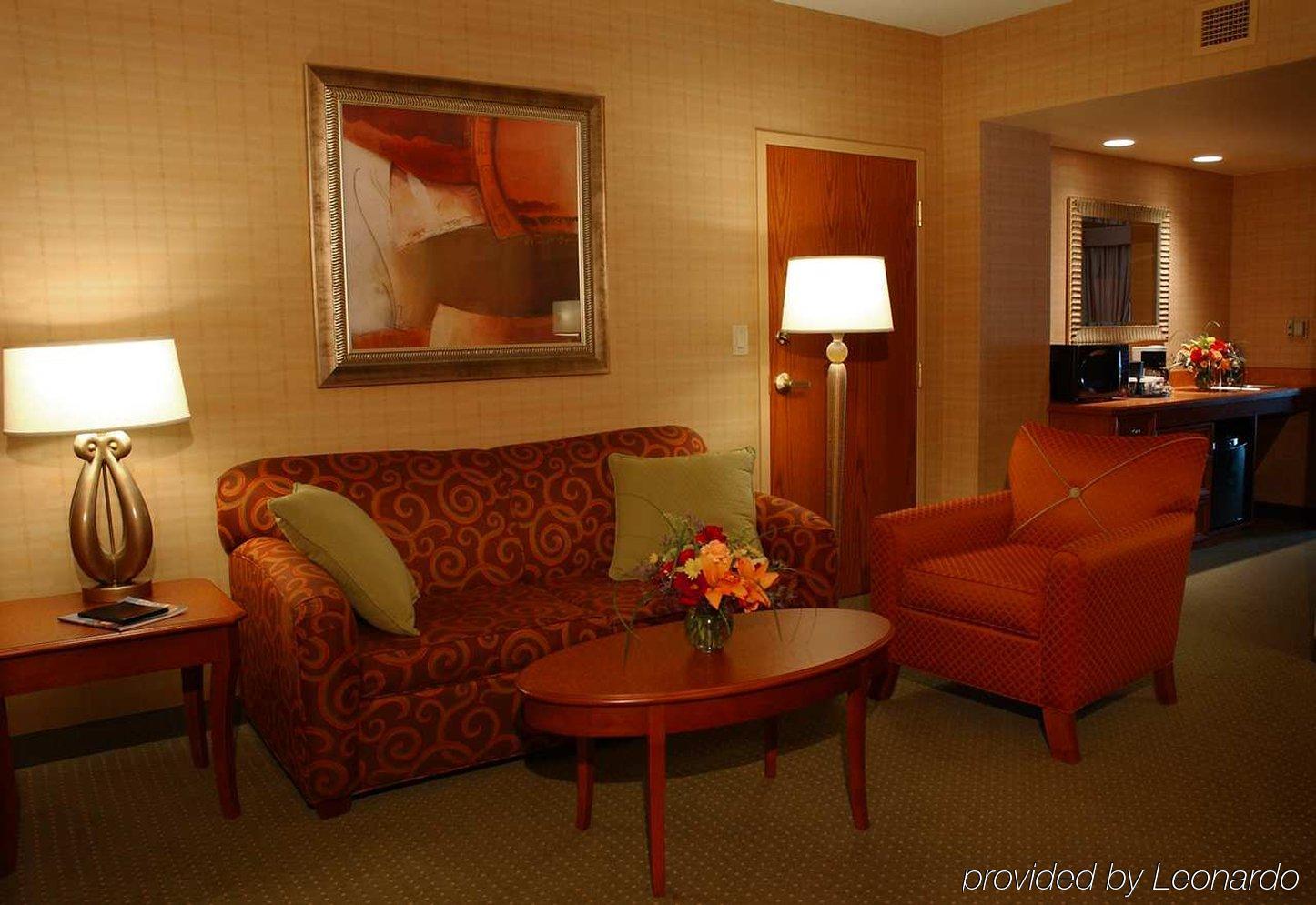 Hotel Embassy By Hilton At Convention Center Hot Springs
